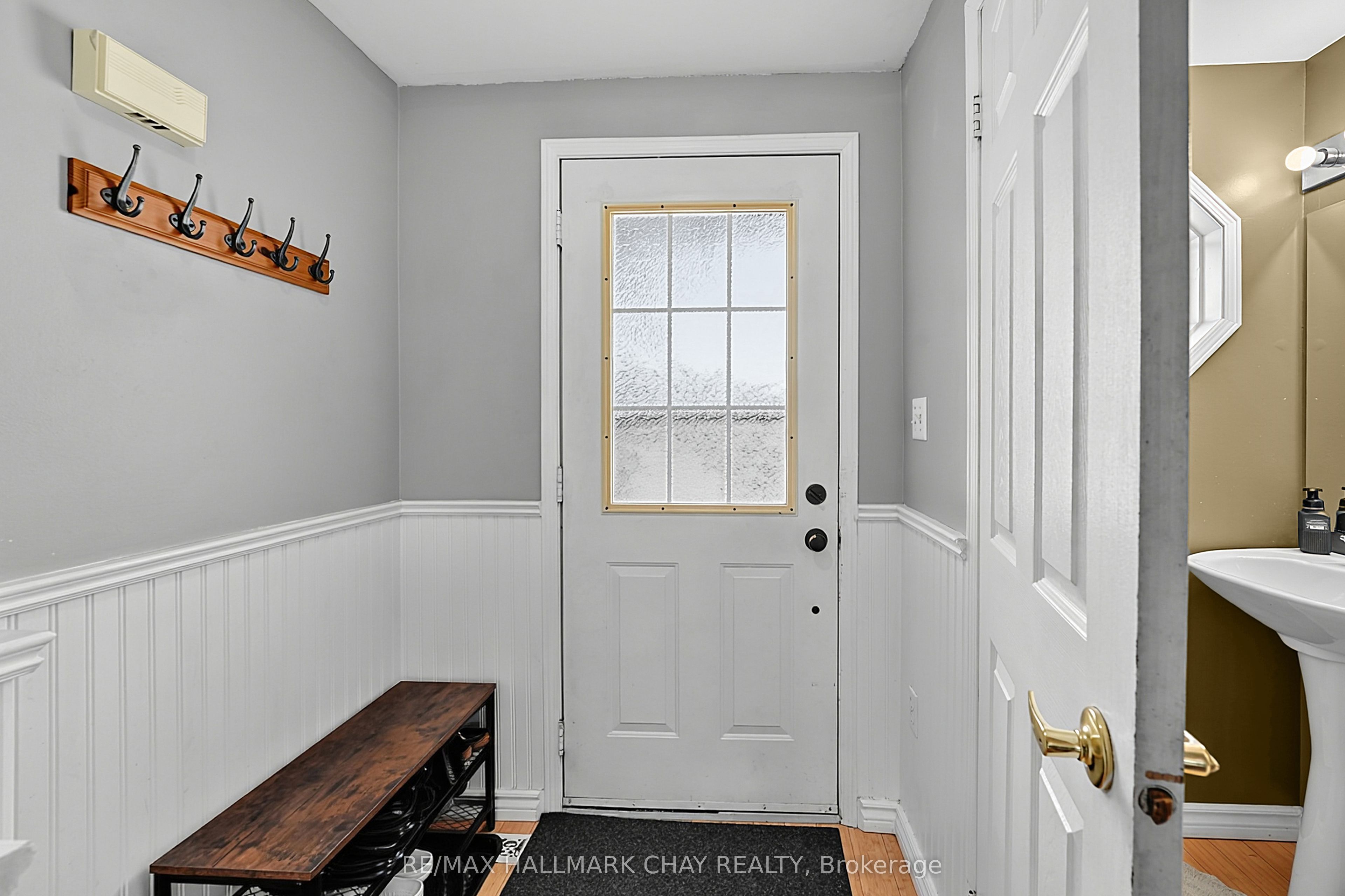 109 Wessenger Drive, Barrie, ON L4N 8P5 photo 4