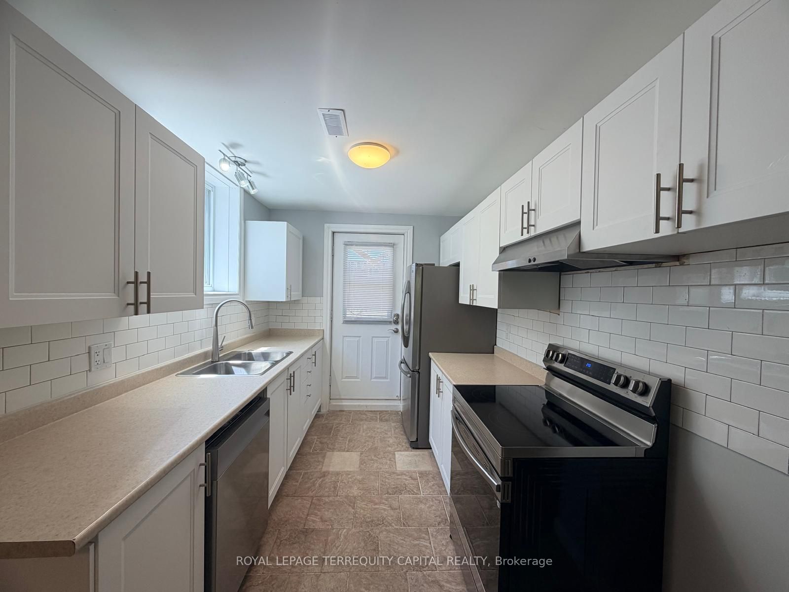28 Brighton Road Lower, Barrie, ON L4M 6S4 photo 2