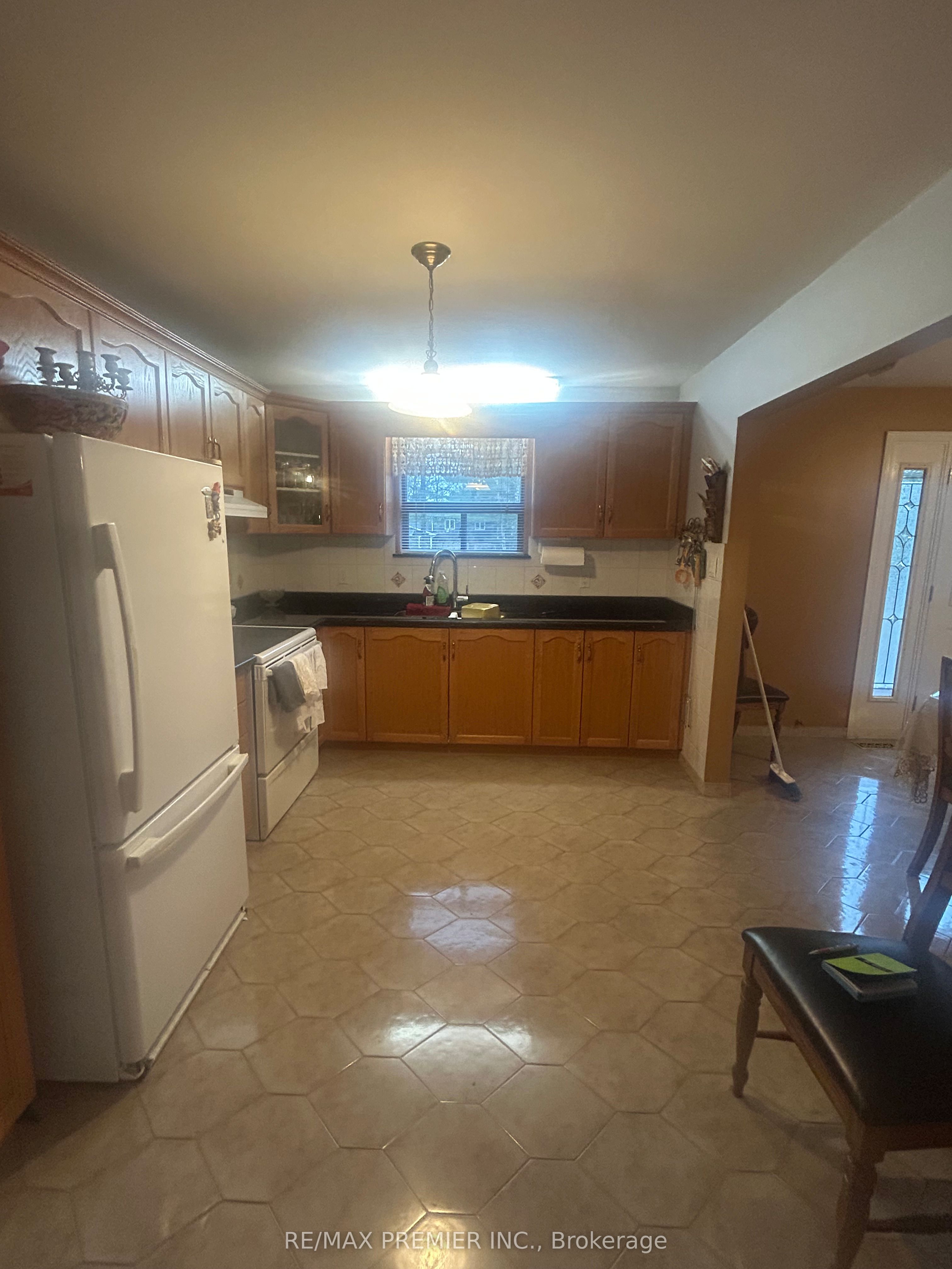 61 Cedar Lane Drive Main Floor, Wasaga Beach, ON L9Z 2S1 photo 4
