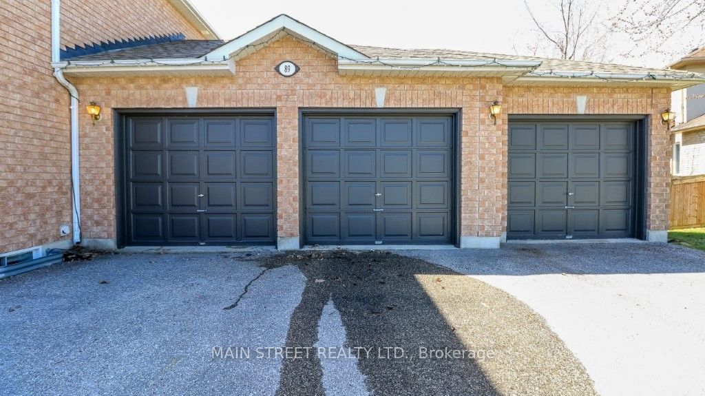 89 Silver Maple Crescent, Barrie, ON L4N 0E5 photo 2