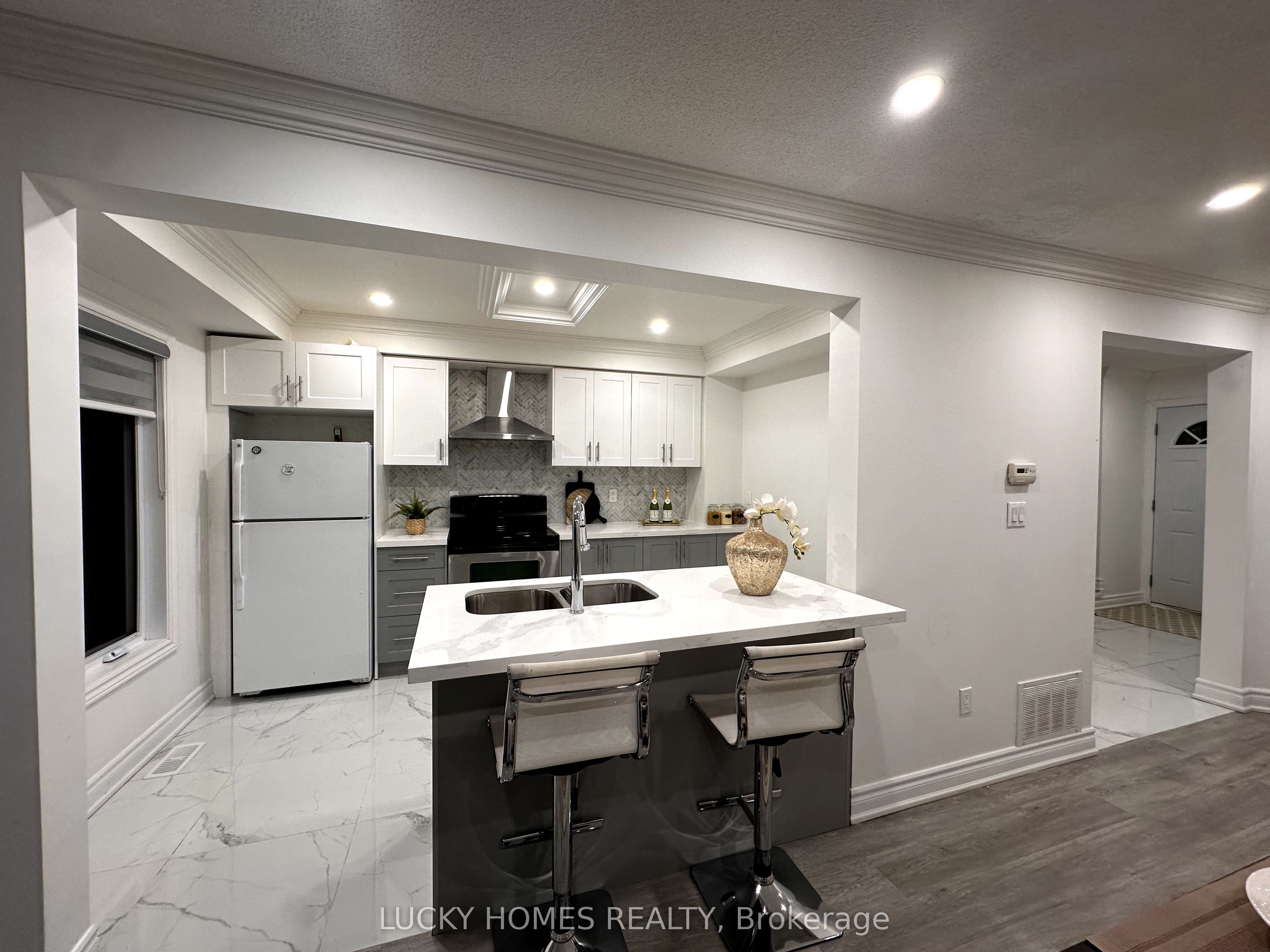39 Laidlaw Drive, Barrie, ON L4N 7S2 photo 5
