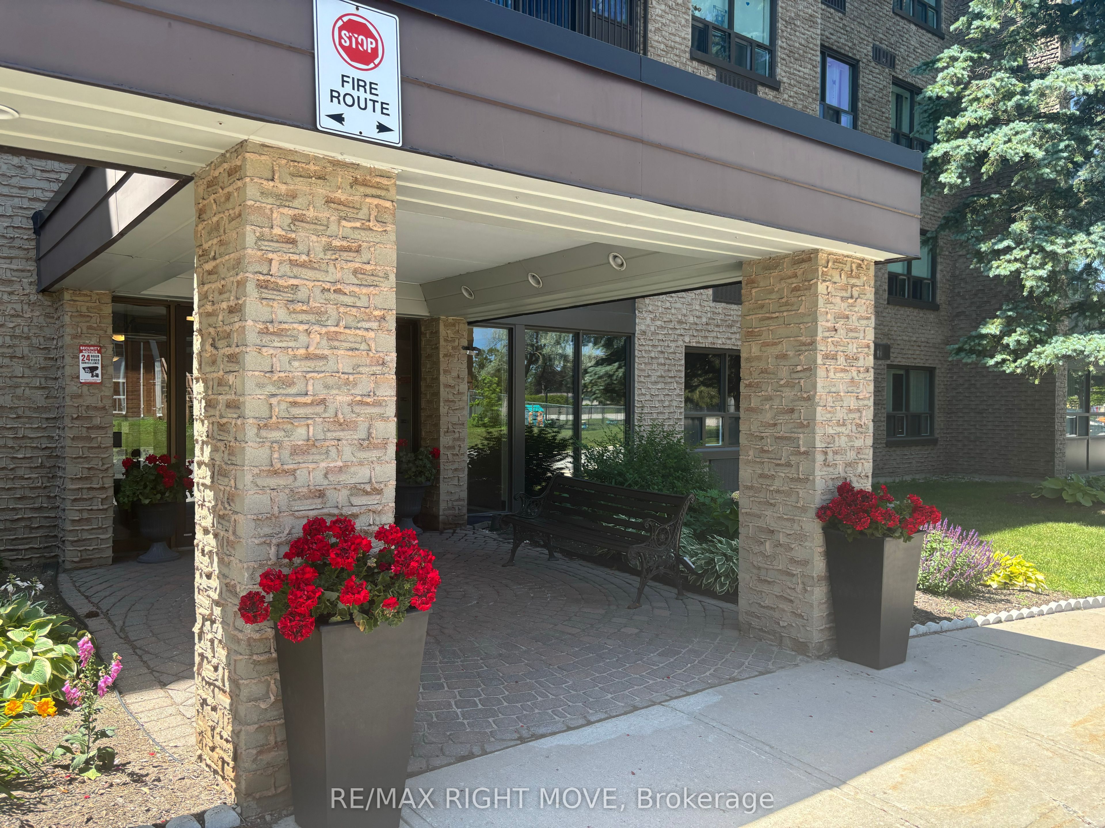54 Fittons Road W 202, Orillia, ON L3V 3T9 photo 2