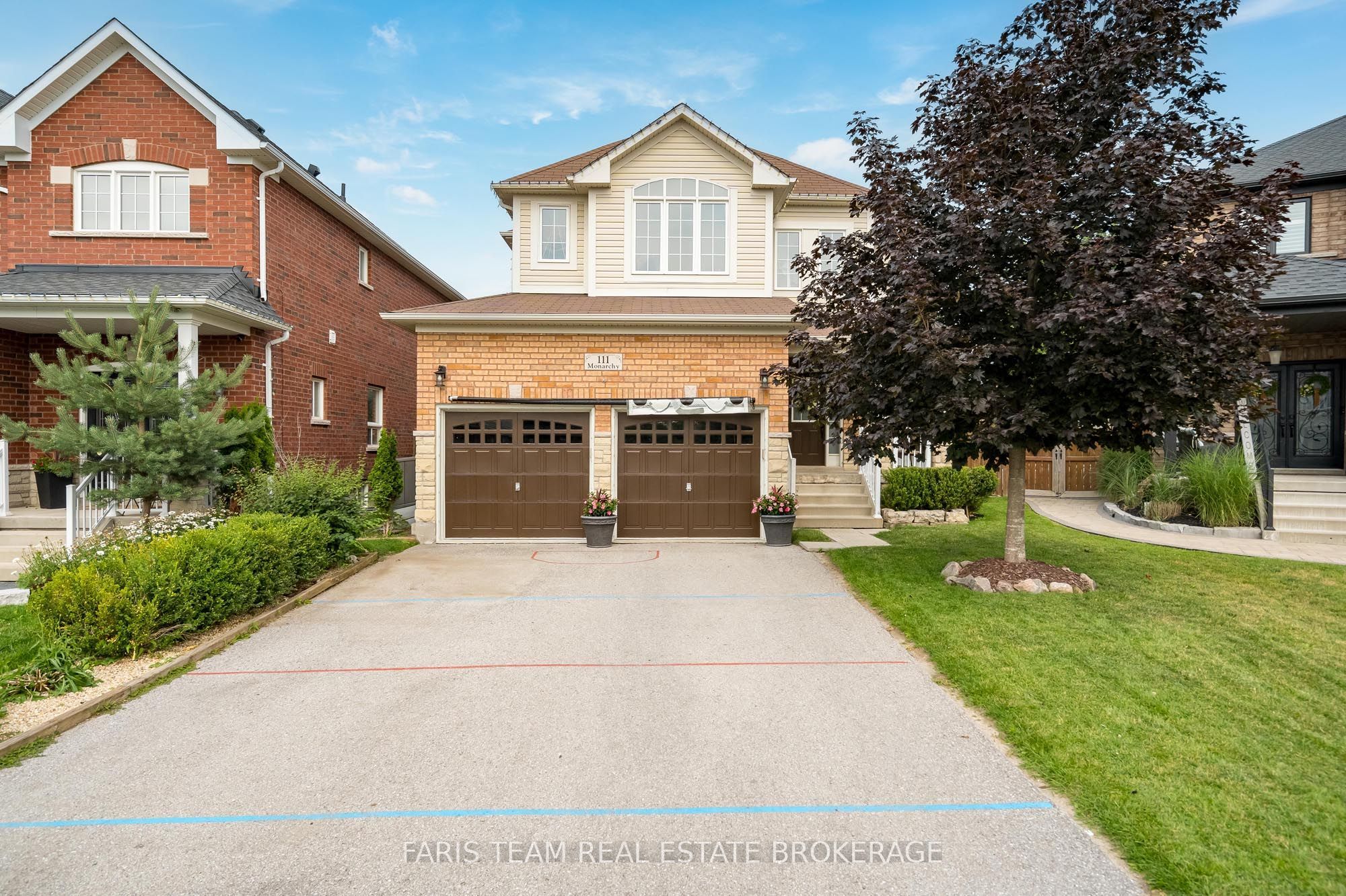 111 Monarchy Street, Barrie, ON L4M 0E3 photo 2