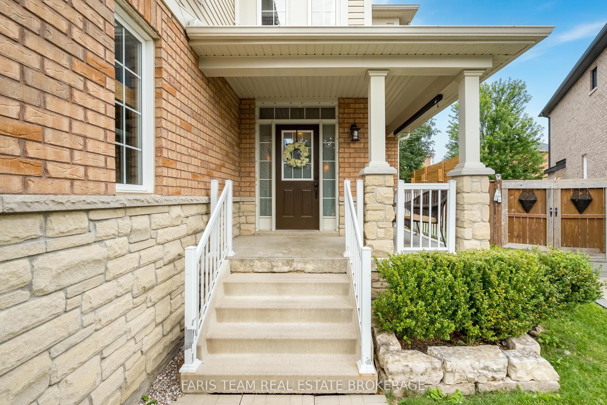 111 Monarchy Street, Barrie, ON L4M 0E3 photo 4