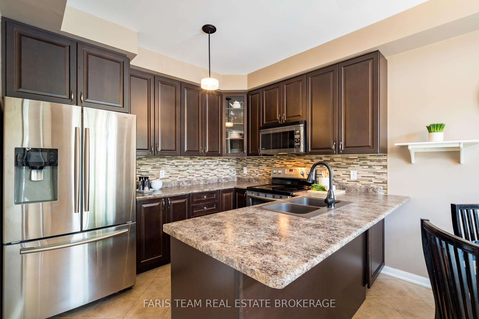 111 Monarchy Street, Barrie, ON L4M 0E3 photo 5