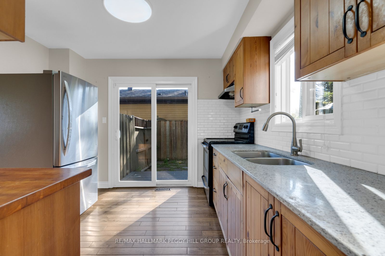 242 Browning Trail, Barrie, ON L4N 5C1 photo 5