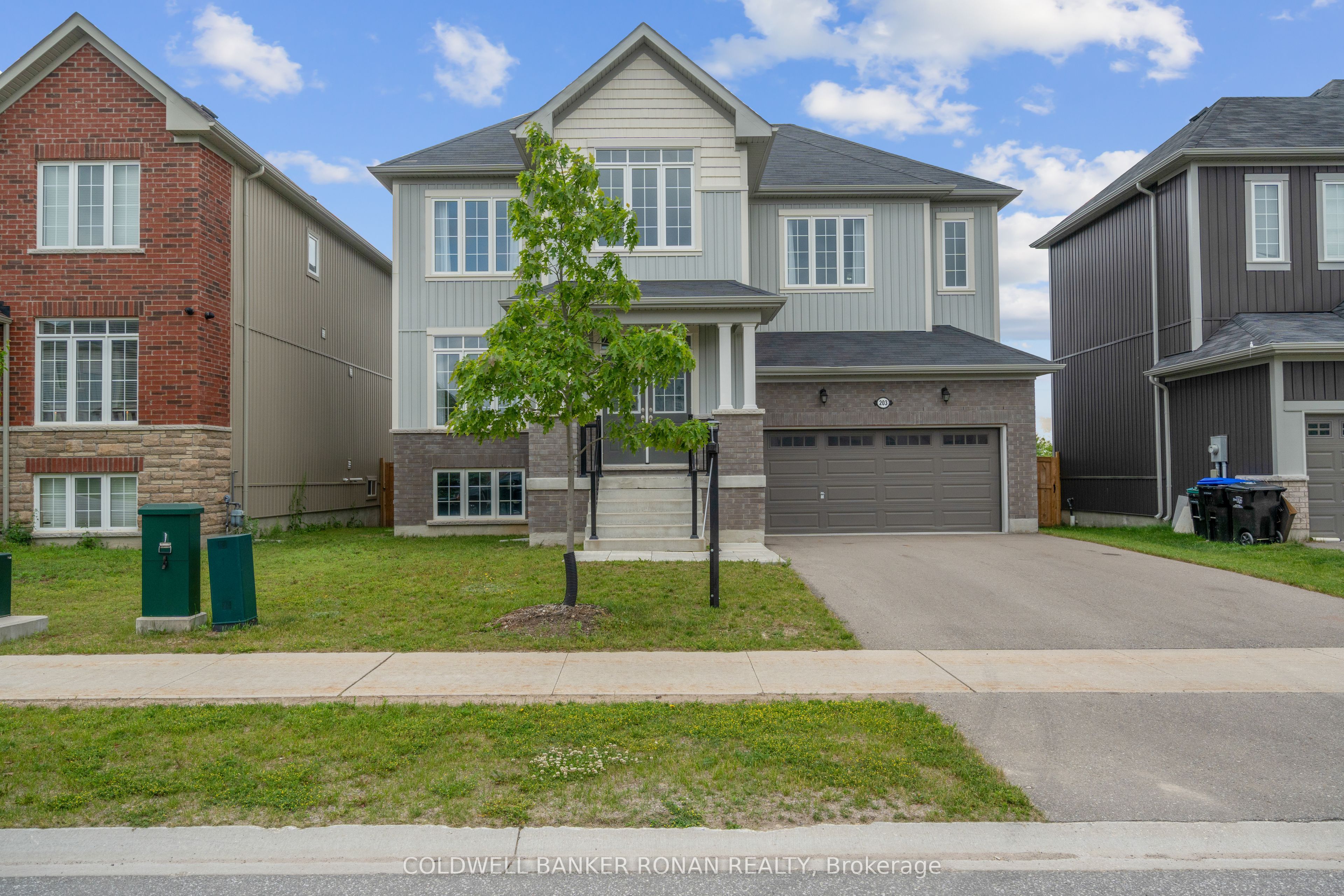 203 Roy Drive, Clearview, ON L0M 1S0 photo 2
