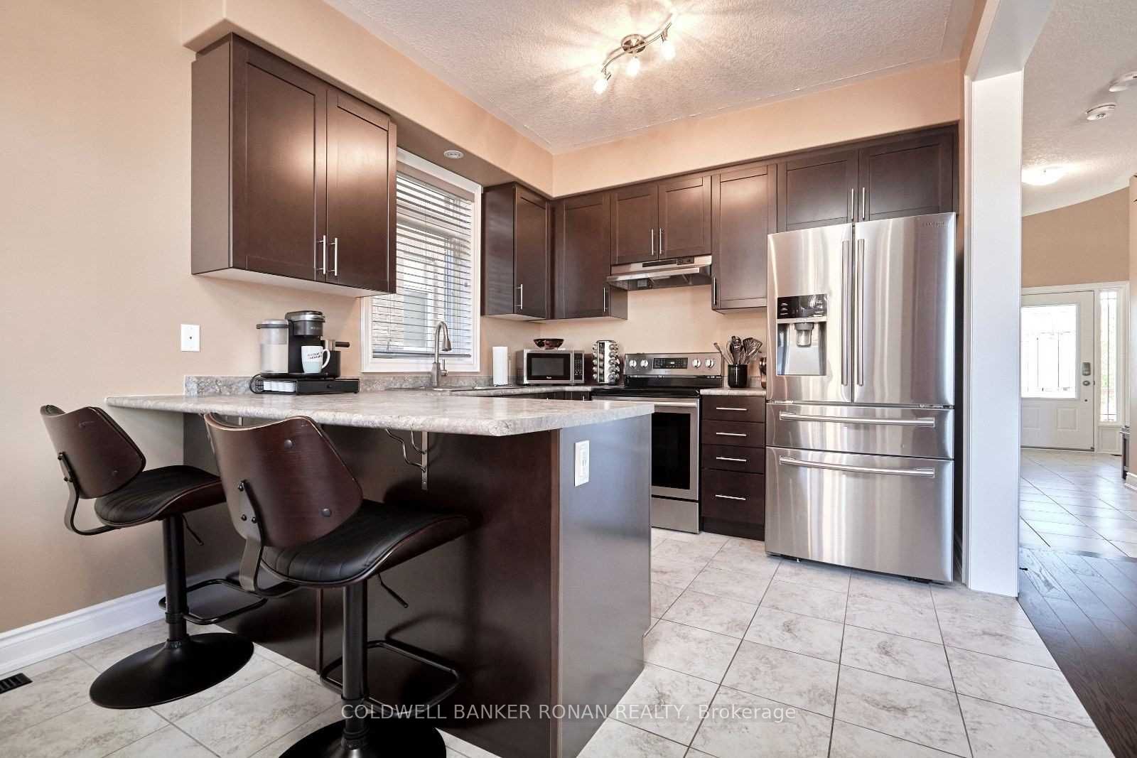 64 Catherine Drive, Barrie, ON L4N 6Z3 photo 3