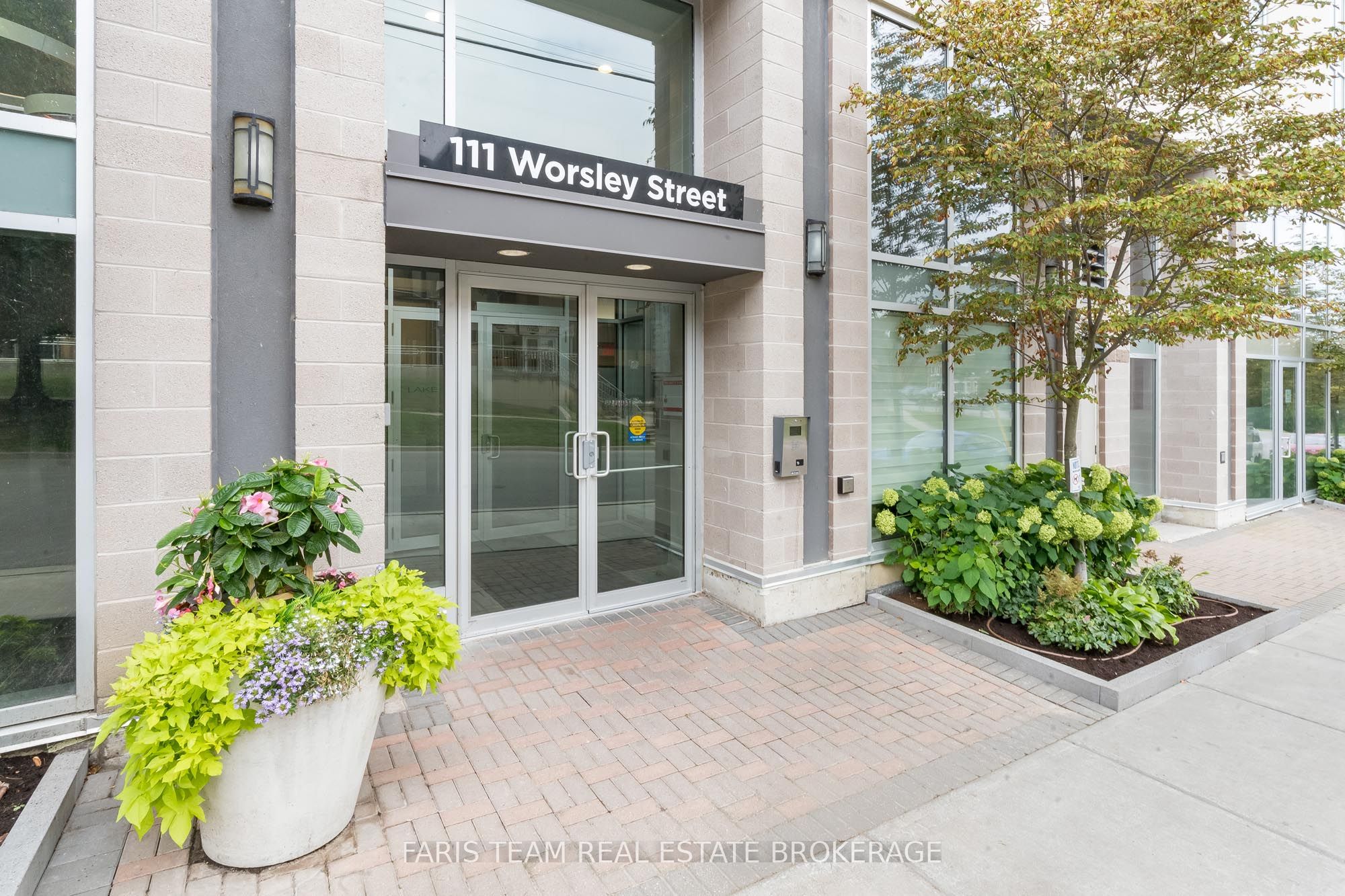 111 Worsley Street GPH5, Barrie, ON L4M 0J5 photo 5