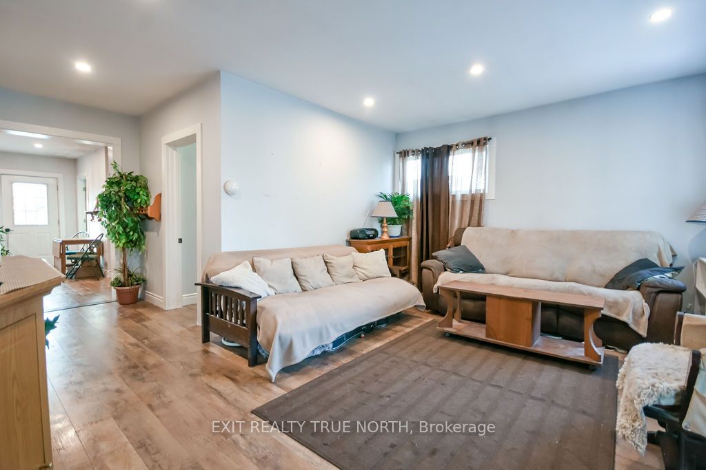 125 Queen Street W, Springwater, ON L0L 1P0 photo 3