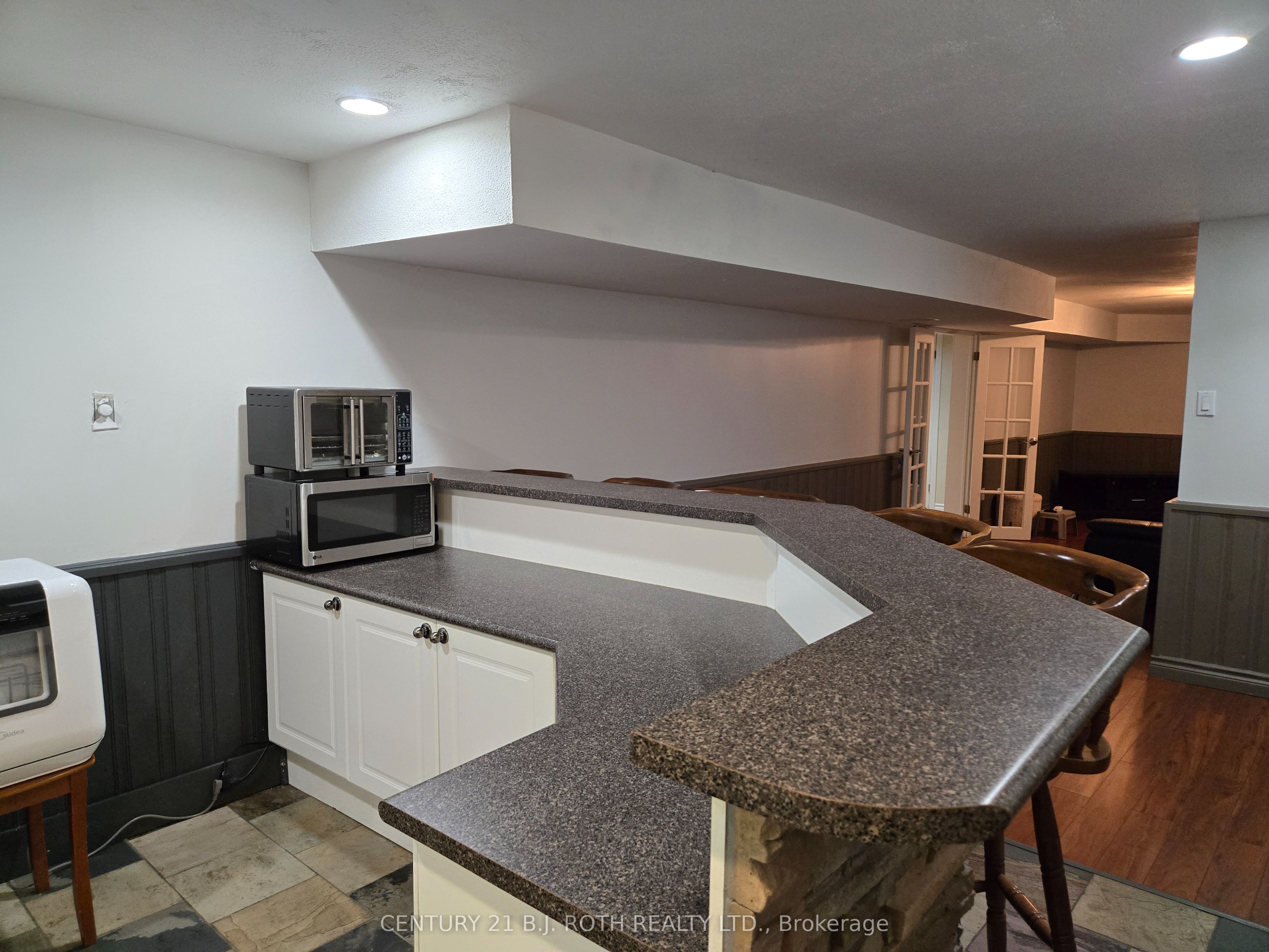 105 Chieftain Crescent Bachelor, Barrie, ON L4N 6J2 photo 5