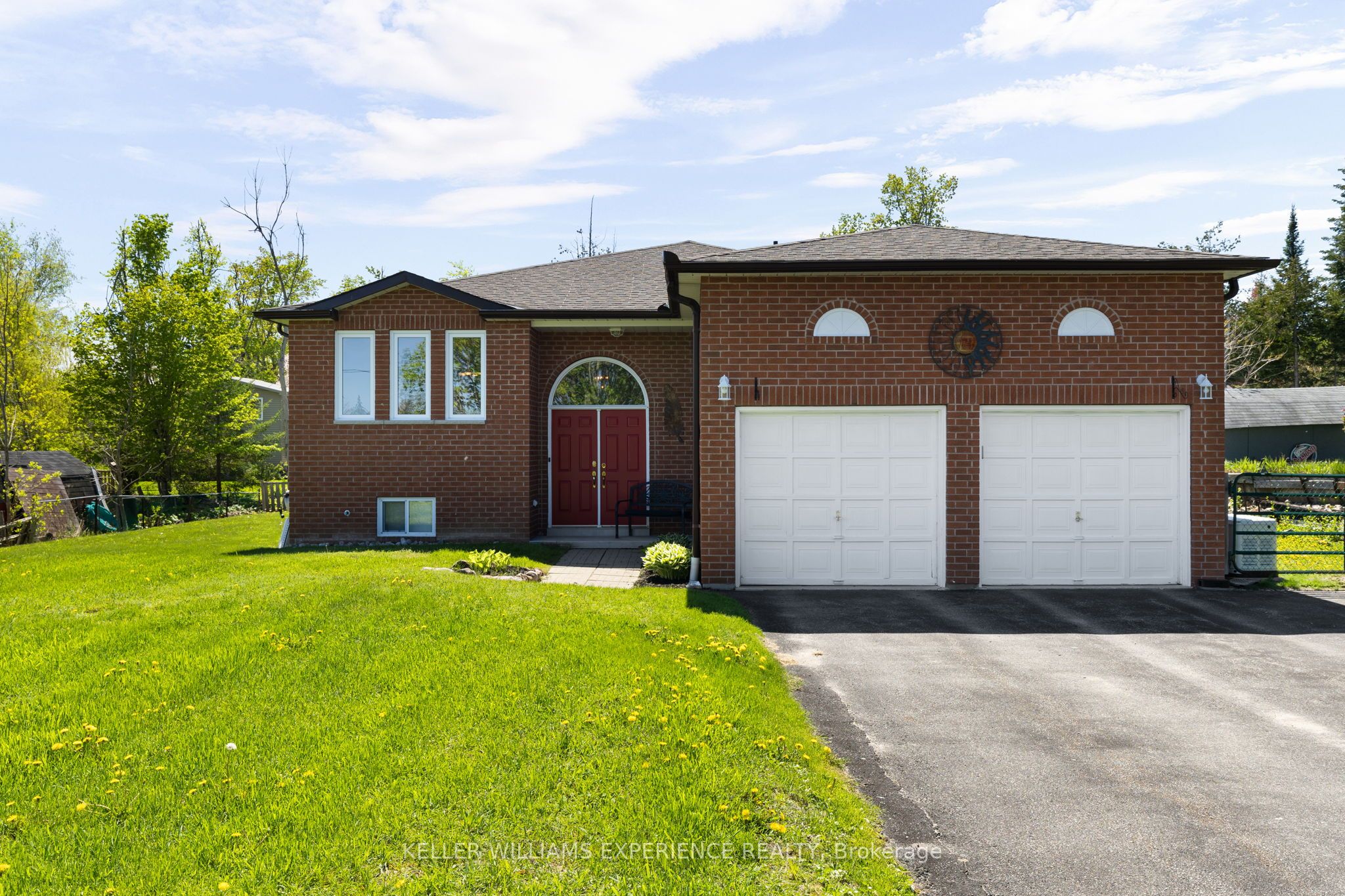 4 Campbell Avenue, Oro-Medonte, ON L0L 1T0 photo 2