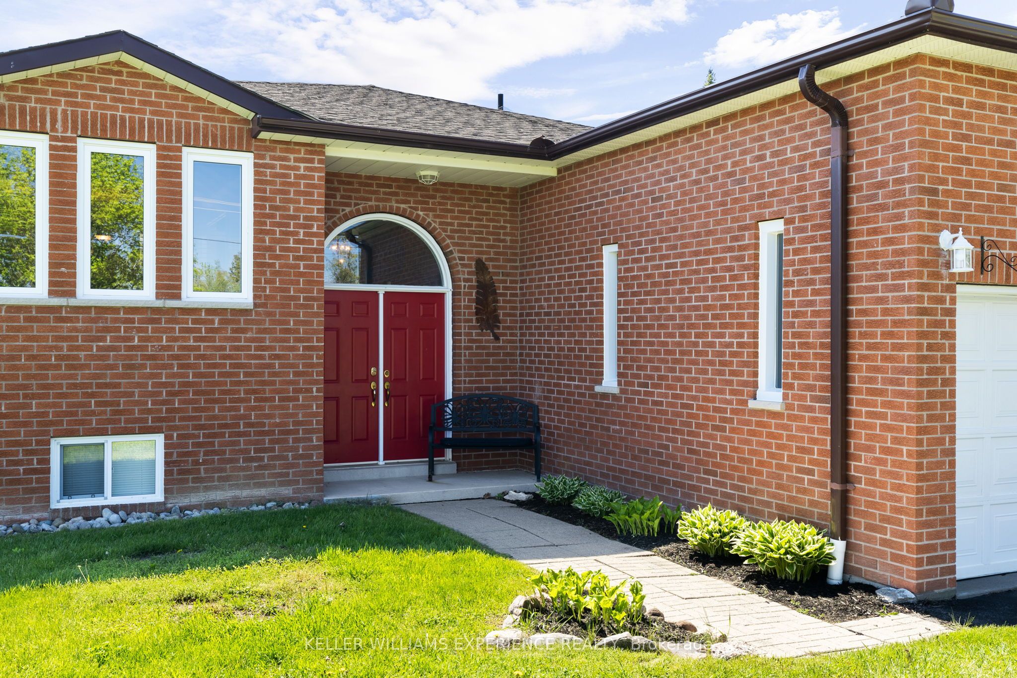 4 Campbell Avenue, Oro-Medonte, ON L0L 1T0 photo 3