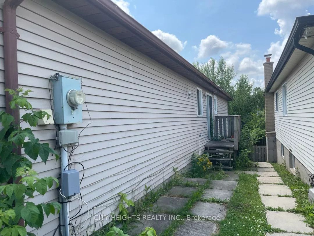 73 Hickling Trail, Barrie, ON L4M 5S7 photo 3