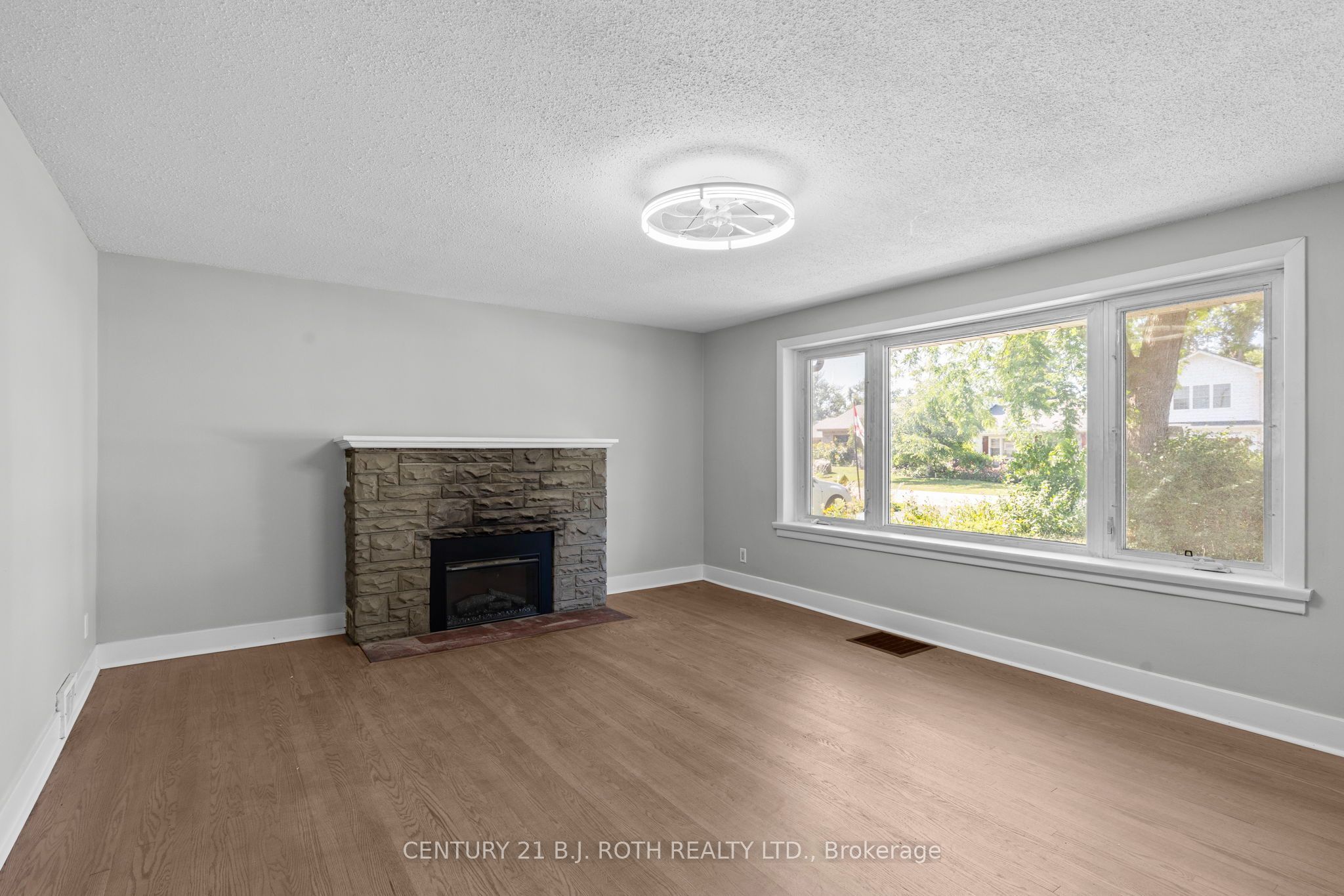 323 Crawford Street, Orillia, ON L3V 1K2 photo 5