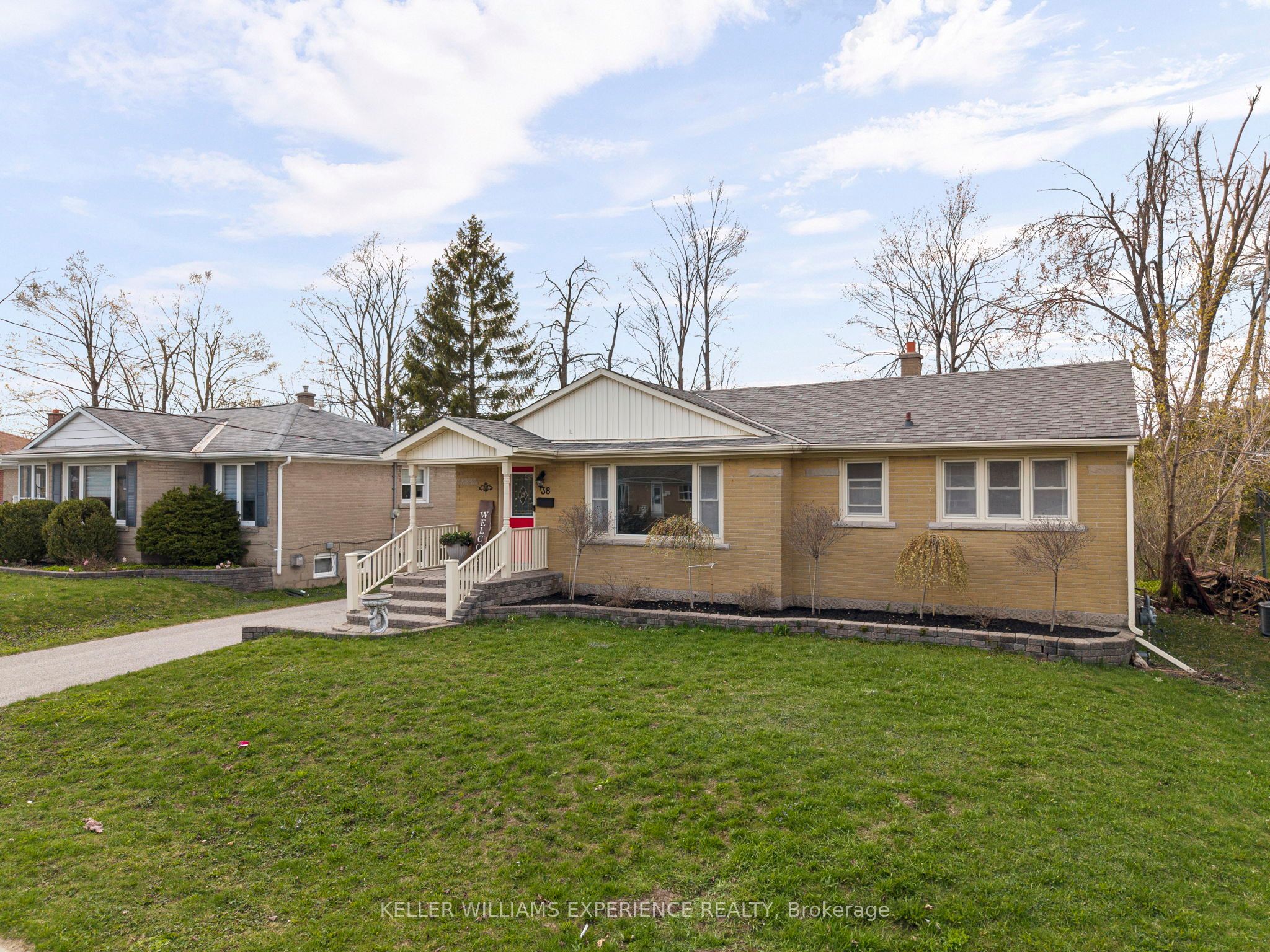 38 North Street W, Orillia, ON L3V 3S5 photo 2