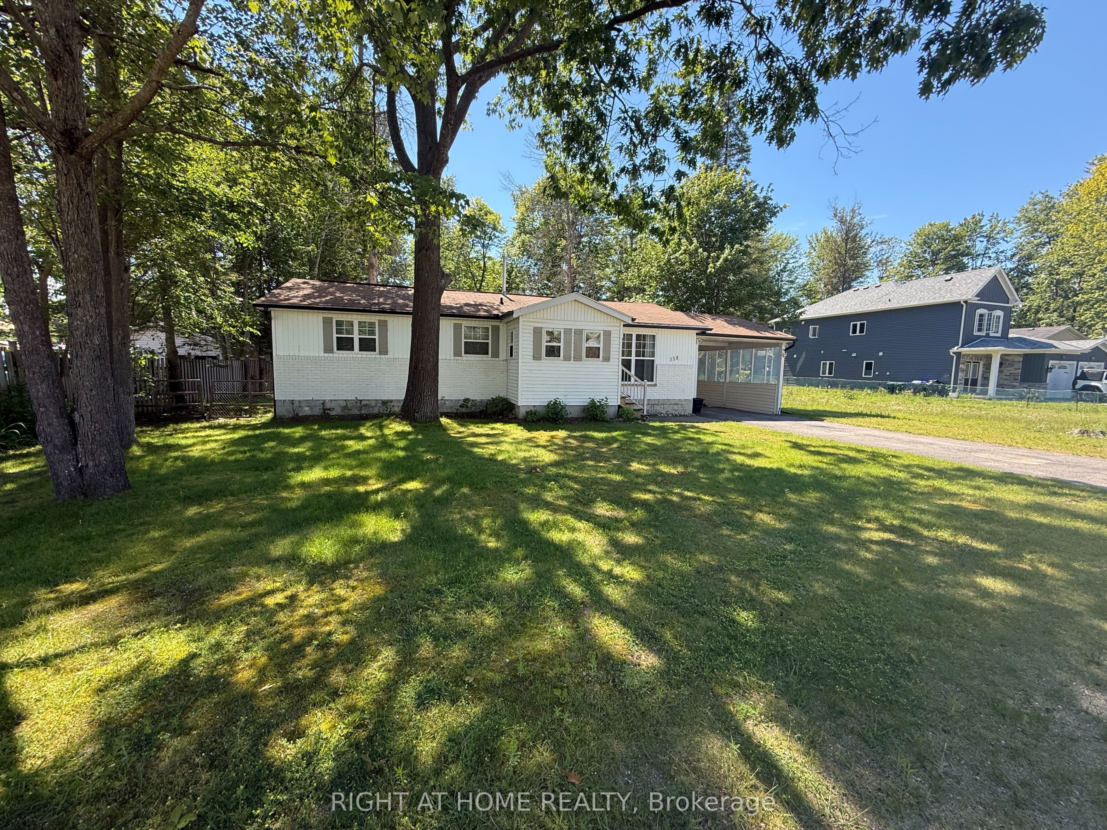 158 Zoo Park Road, Wasaga Beach, ON L9Z 2P2 photo 2