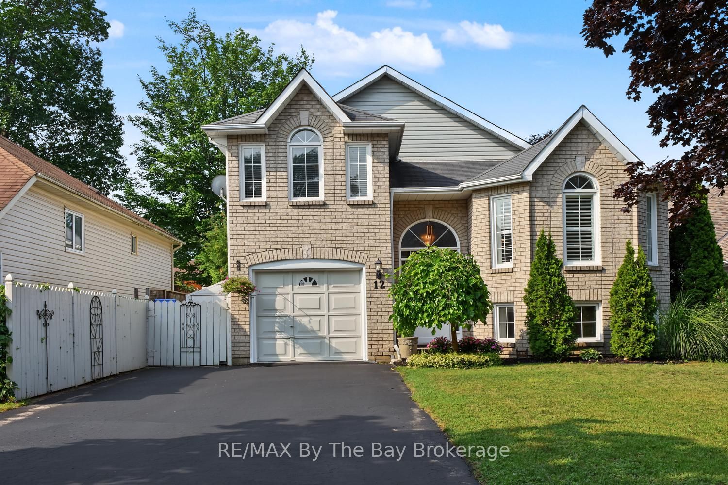 12 Goldsmith Place, Wasaga Beach, ON L9Z 1E5 photo 2