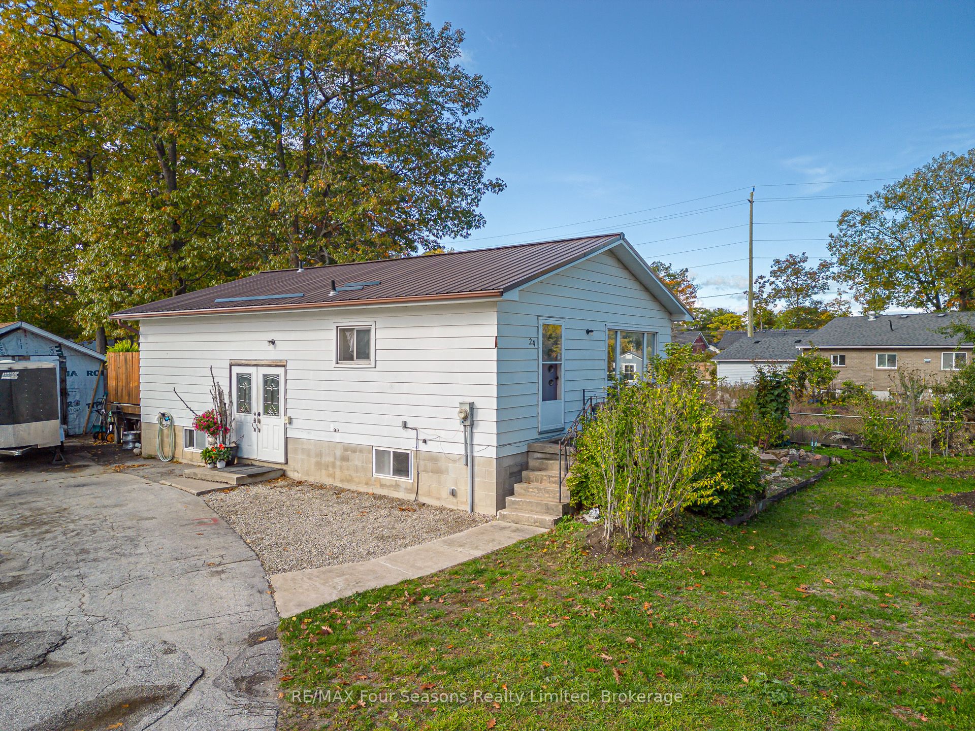 24 Indianola Crescent, Wasaga Beach, ON L9Z 2W3 photo 5