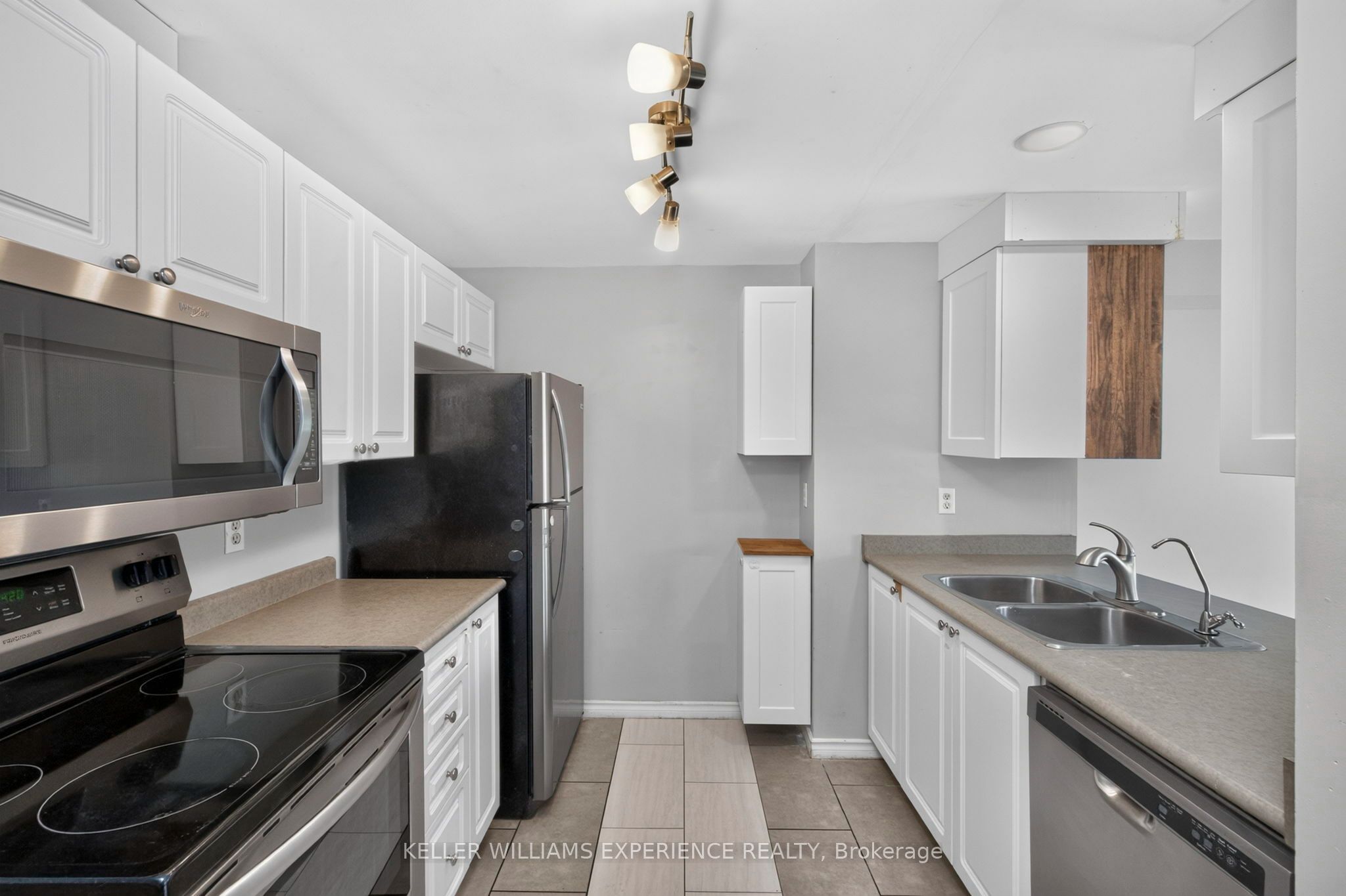 264 DUNSMORE Lane, Barrie, ON L4M 7A7 photo 3