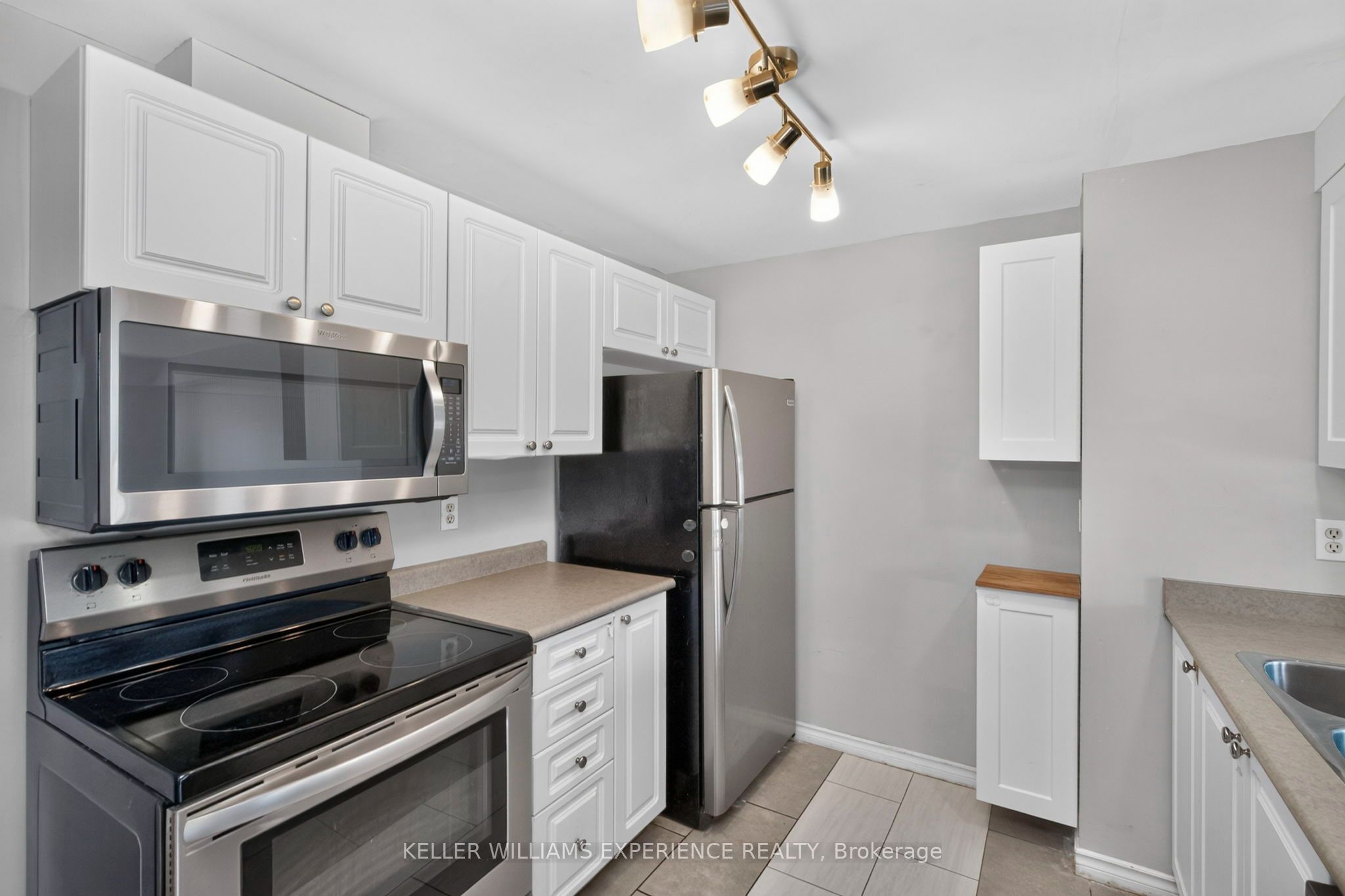 264 DUNSMORE Lane, Barrie, ON L4M 7A7 photo 4