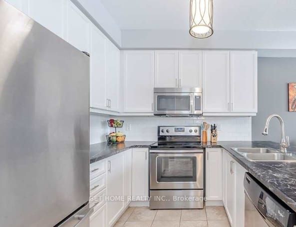 37 Pearcey Crescent, Barrie, ON L4N 6R8 photo 3