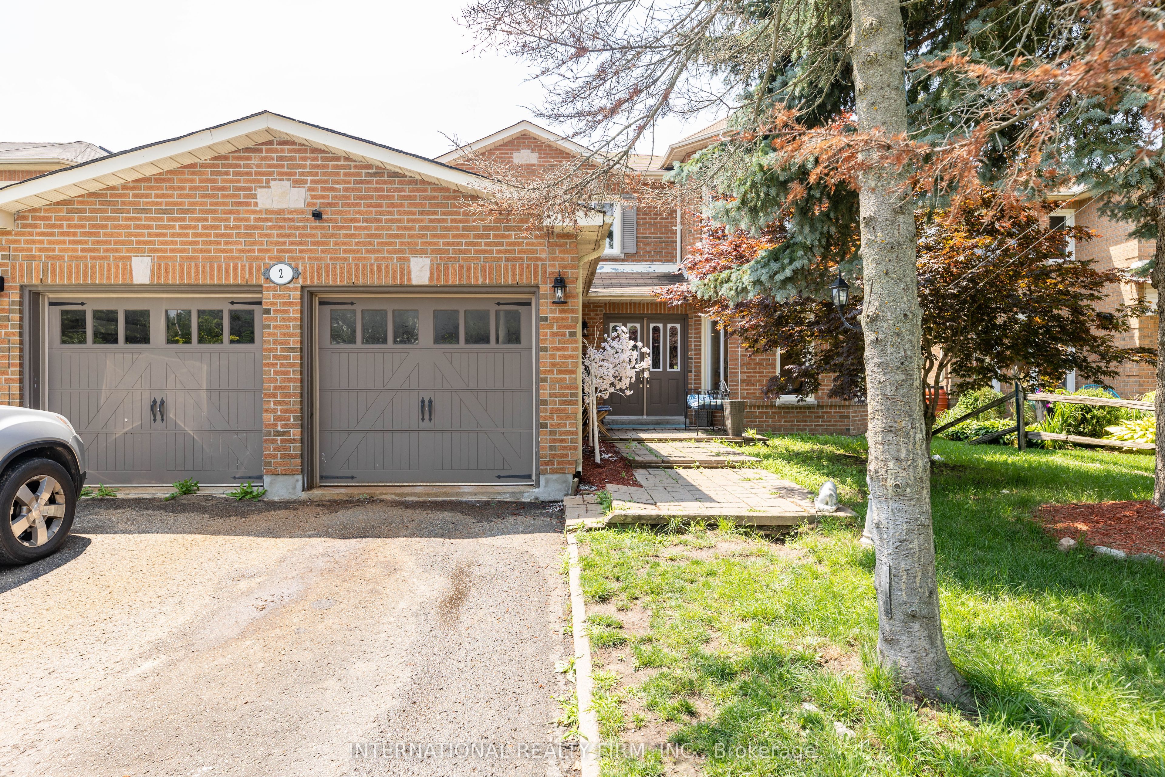2 Hook Court, Barrie, ON L4N 7H7