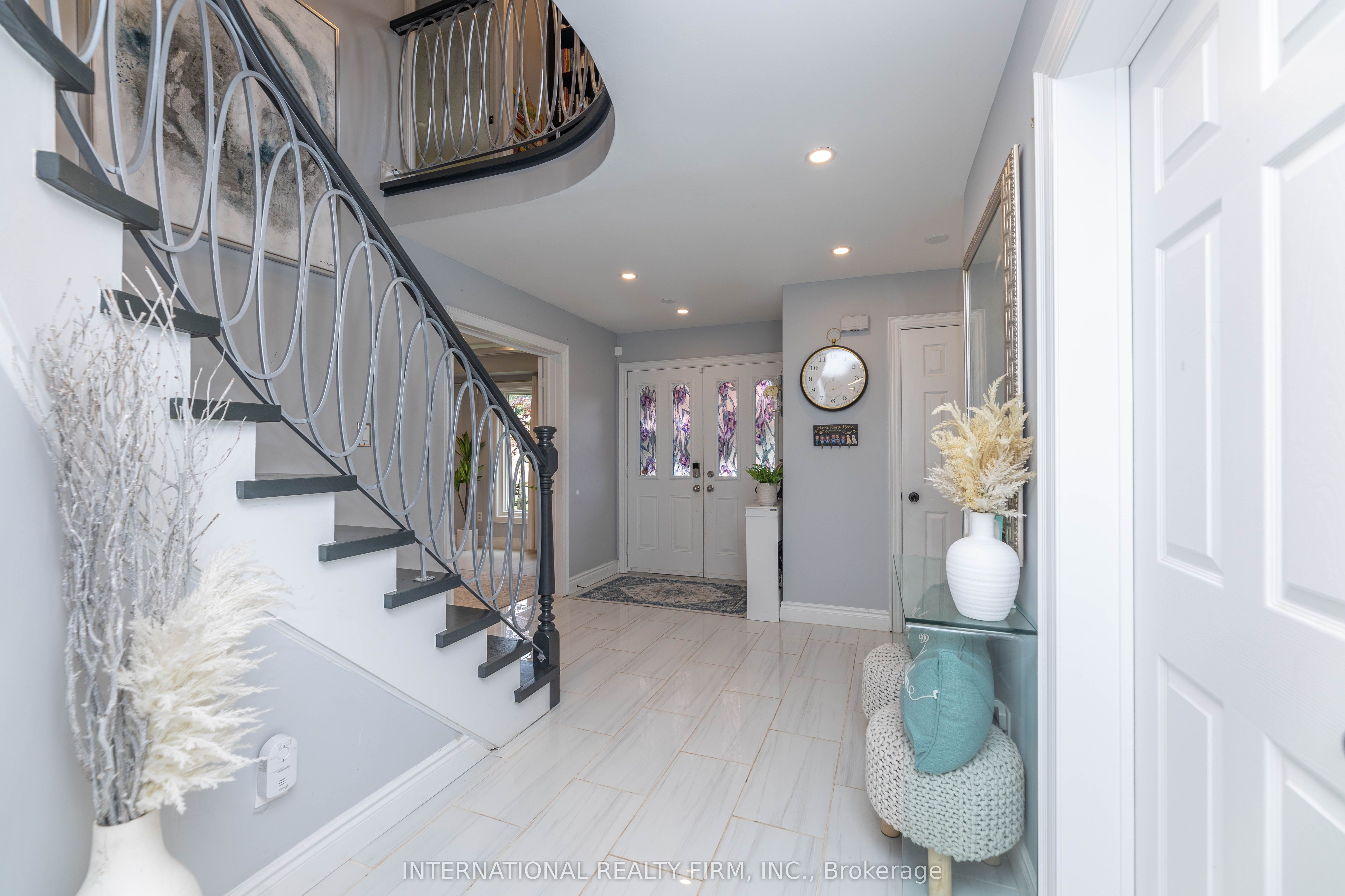 2 Hook Court, Barrie, ON L4N 7H7 photo 4