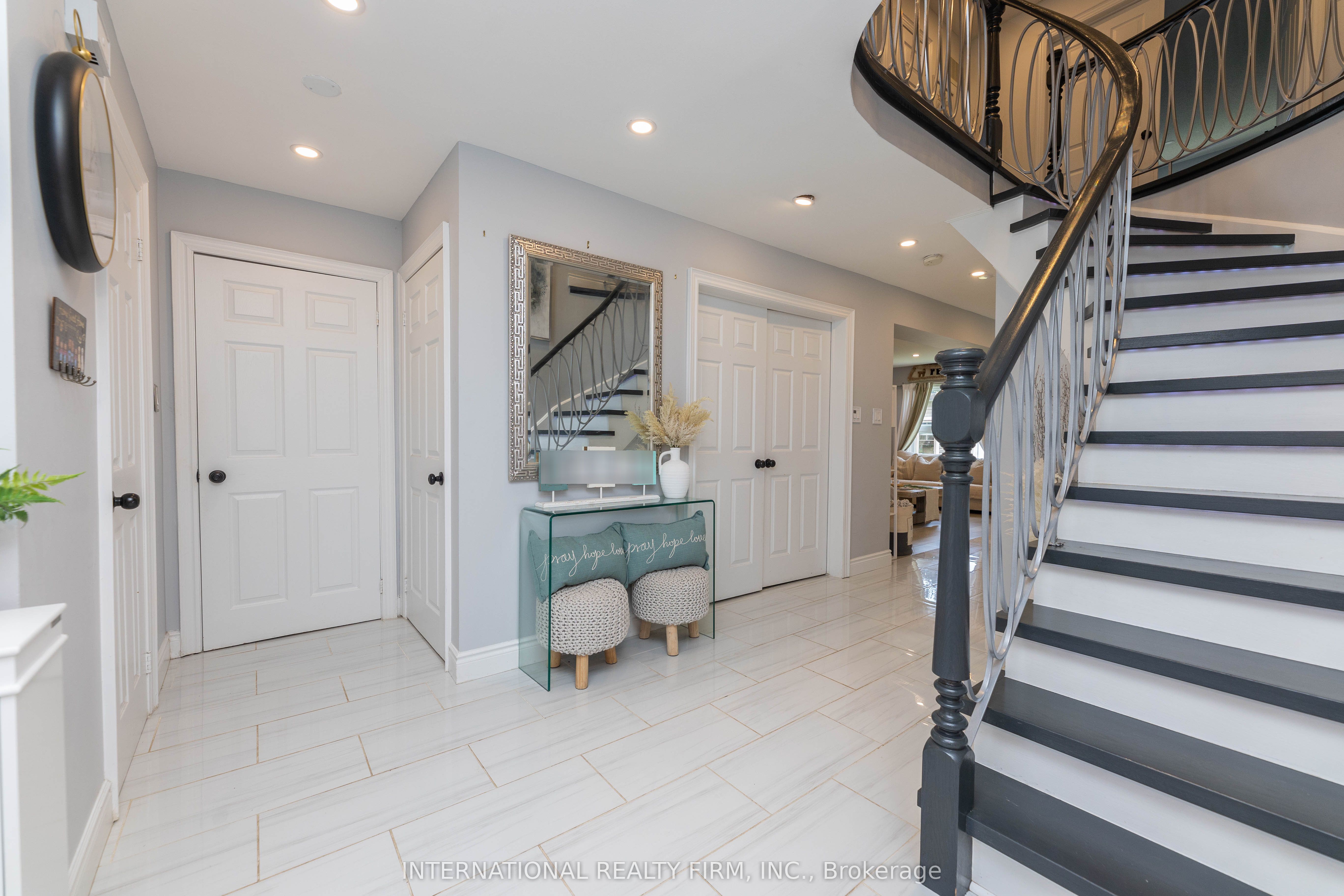 2 Hook Court, Barrie, ON L4N 7H7 photo 5