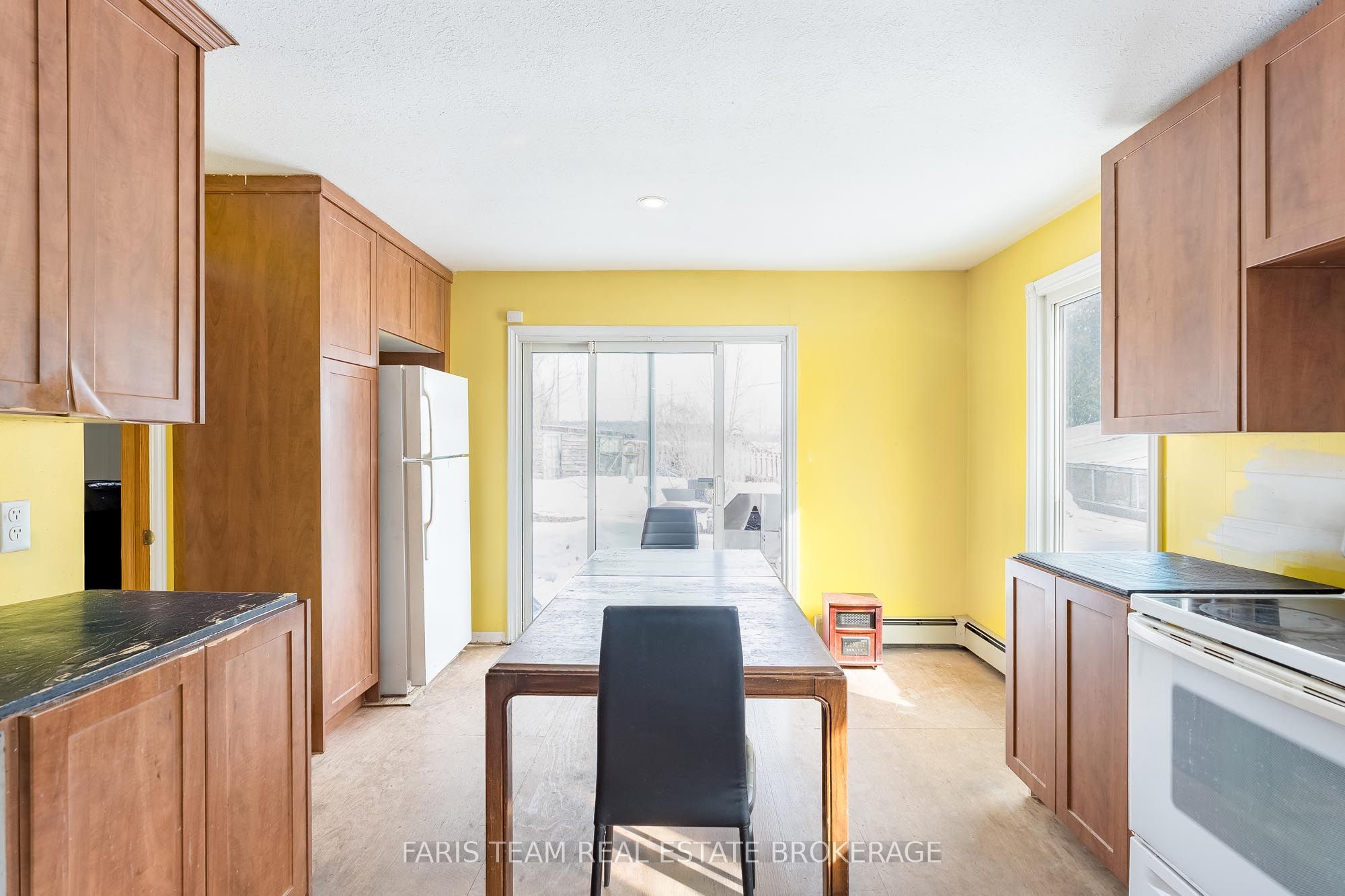 1008 Rainbow Valley Road W, Springwater, ON L0L 2K0 photo 3
