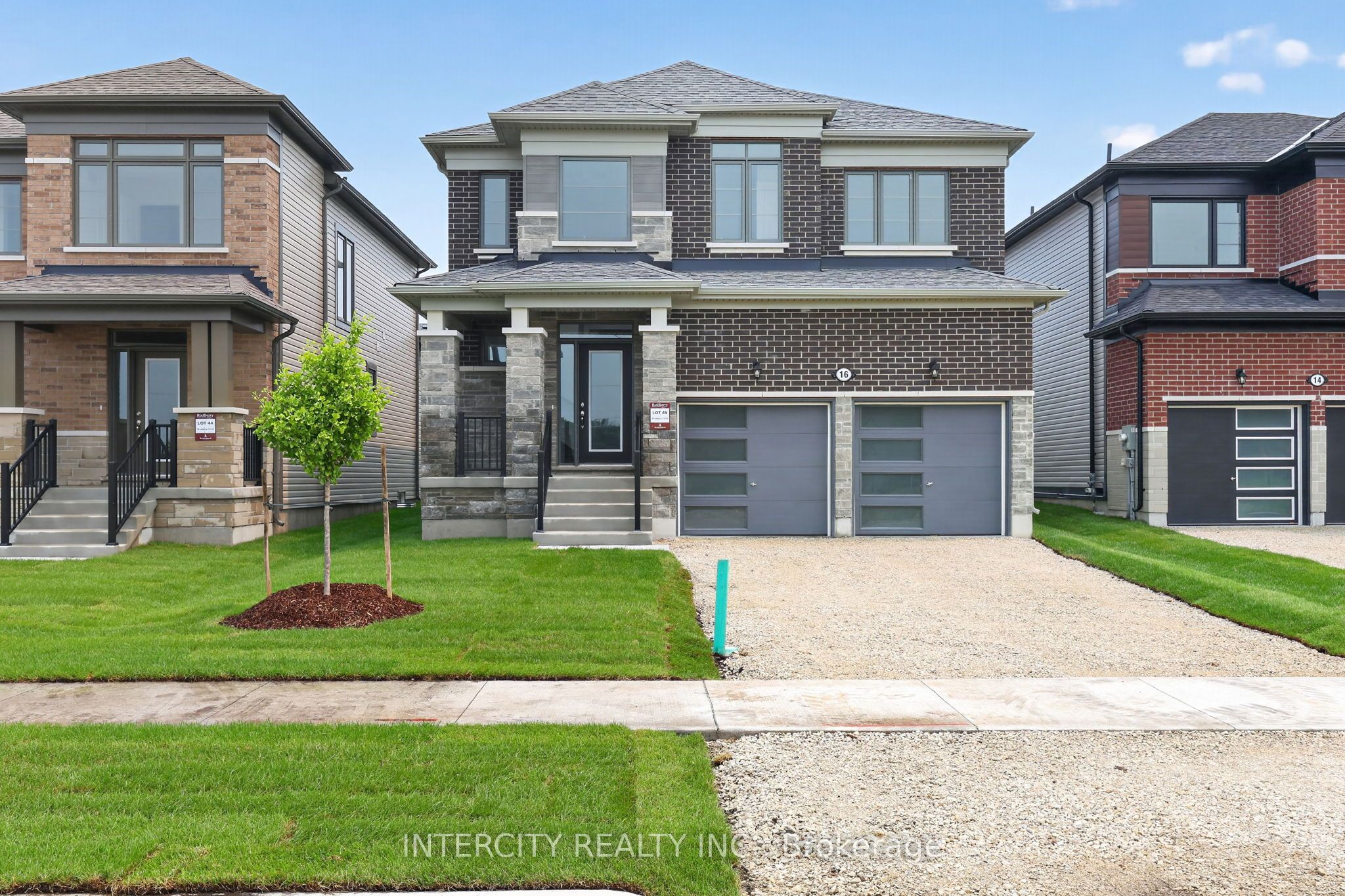 16 Legacy Circle, Wasaga Beach, ON L9Z 0L8 photo 2