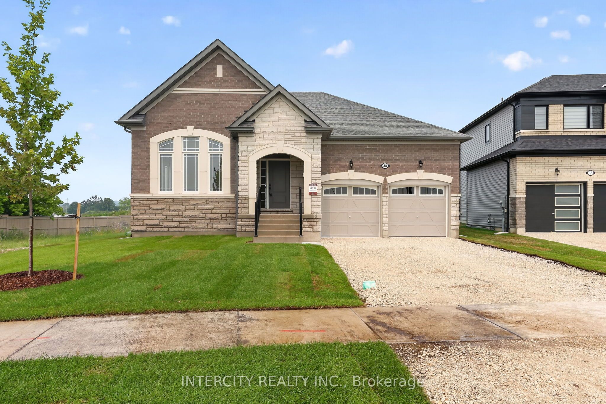 38 Legacy Circle, Wasaga Beach, ON L9Z 0M5 photo 2