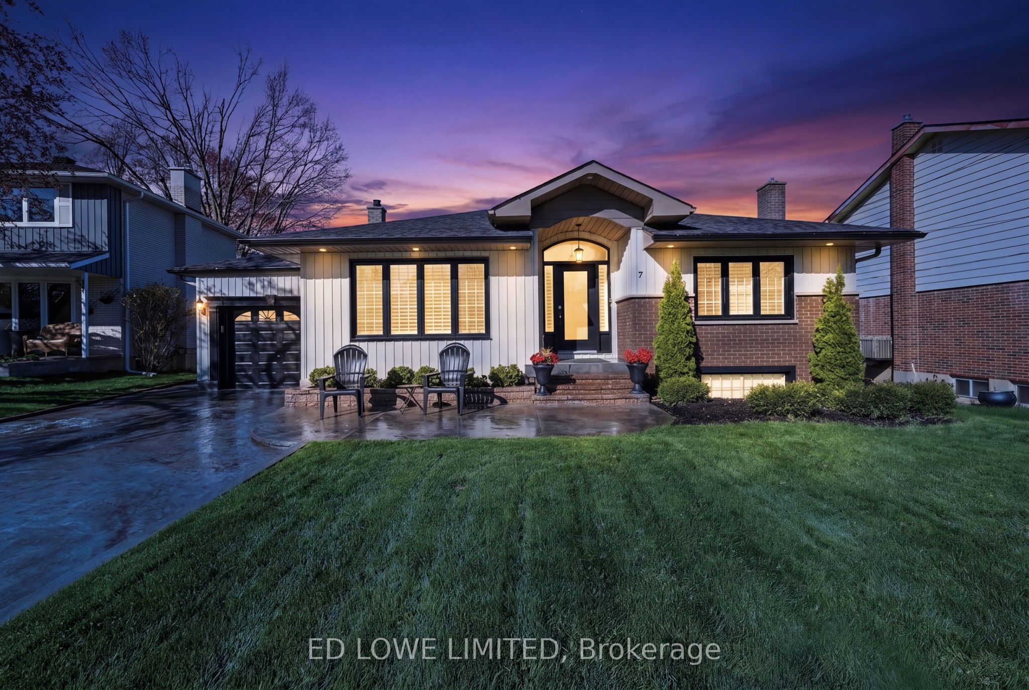 7 Howard Crescent, Barrie, ON L4M 2L7