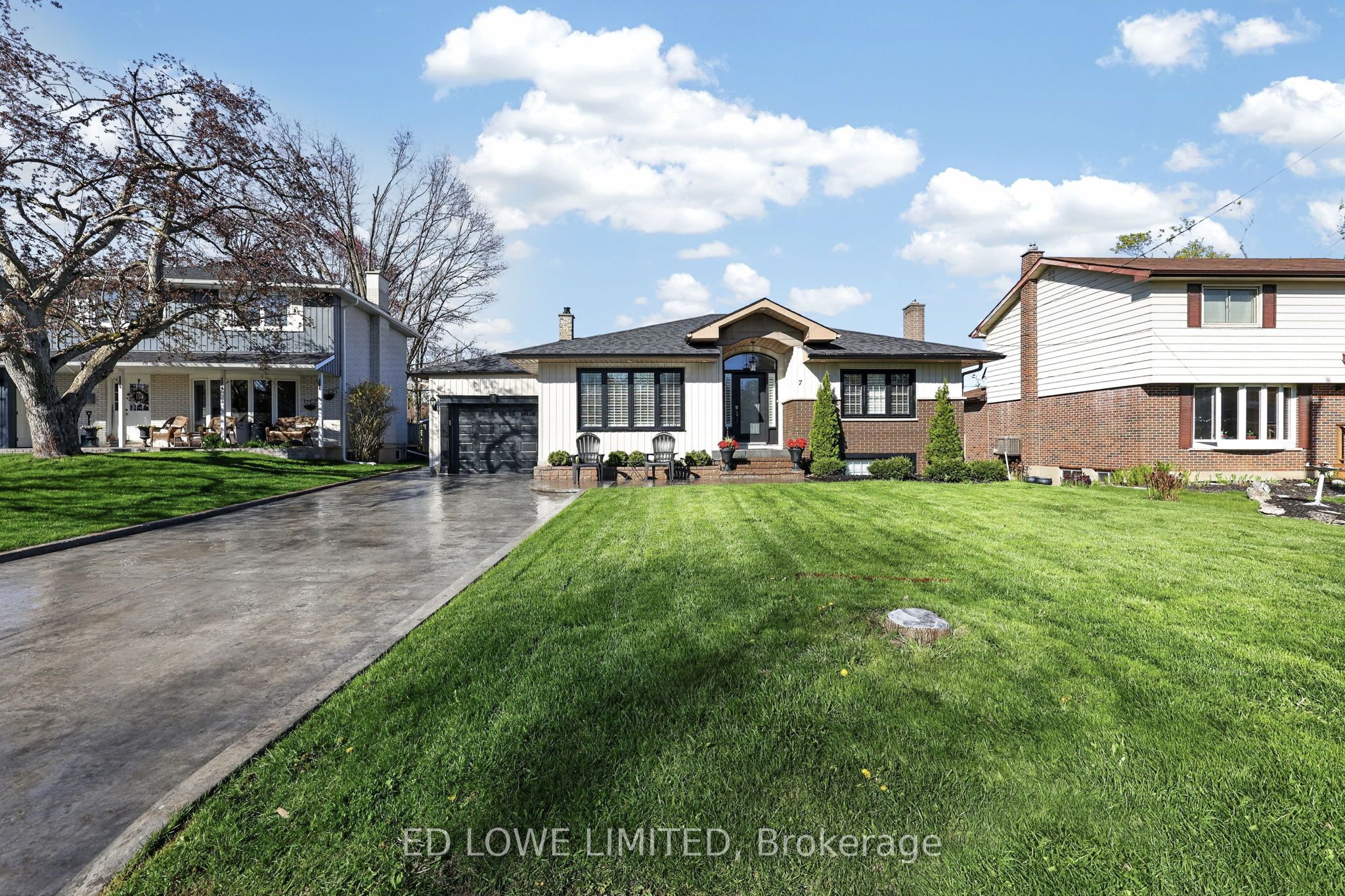 7 Howard Crescent, Barrie, ON L4M 2L7 photo 2