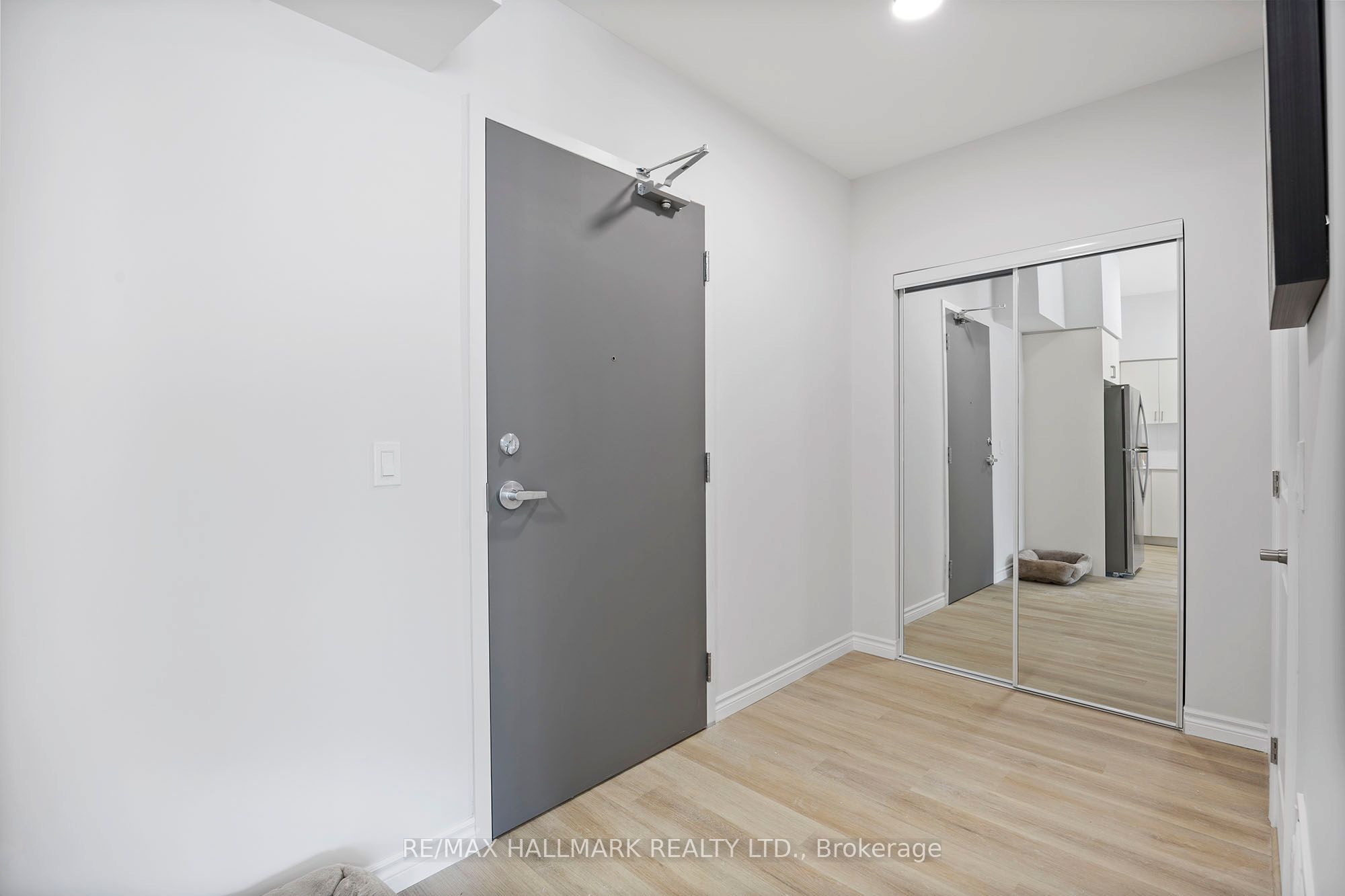 70 Dean Avenue 215, Barrie, ON L4N 0C2 photo 2