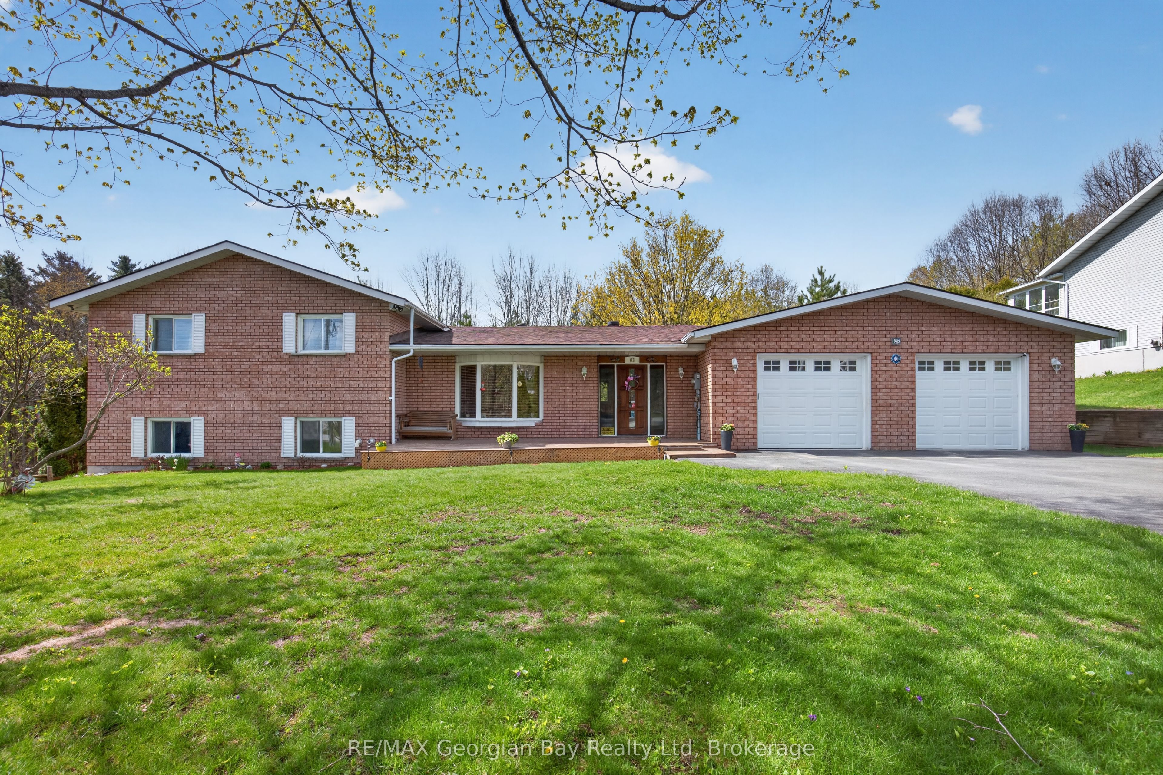 63 Lepage Drive, Penetanguishene, ON L9M 1R5