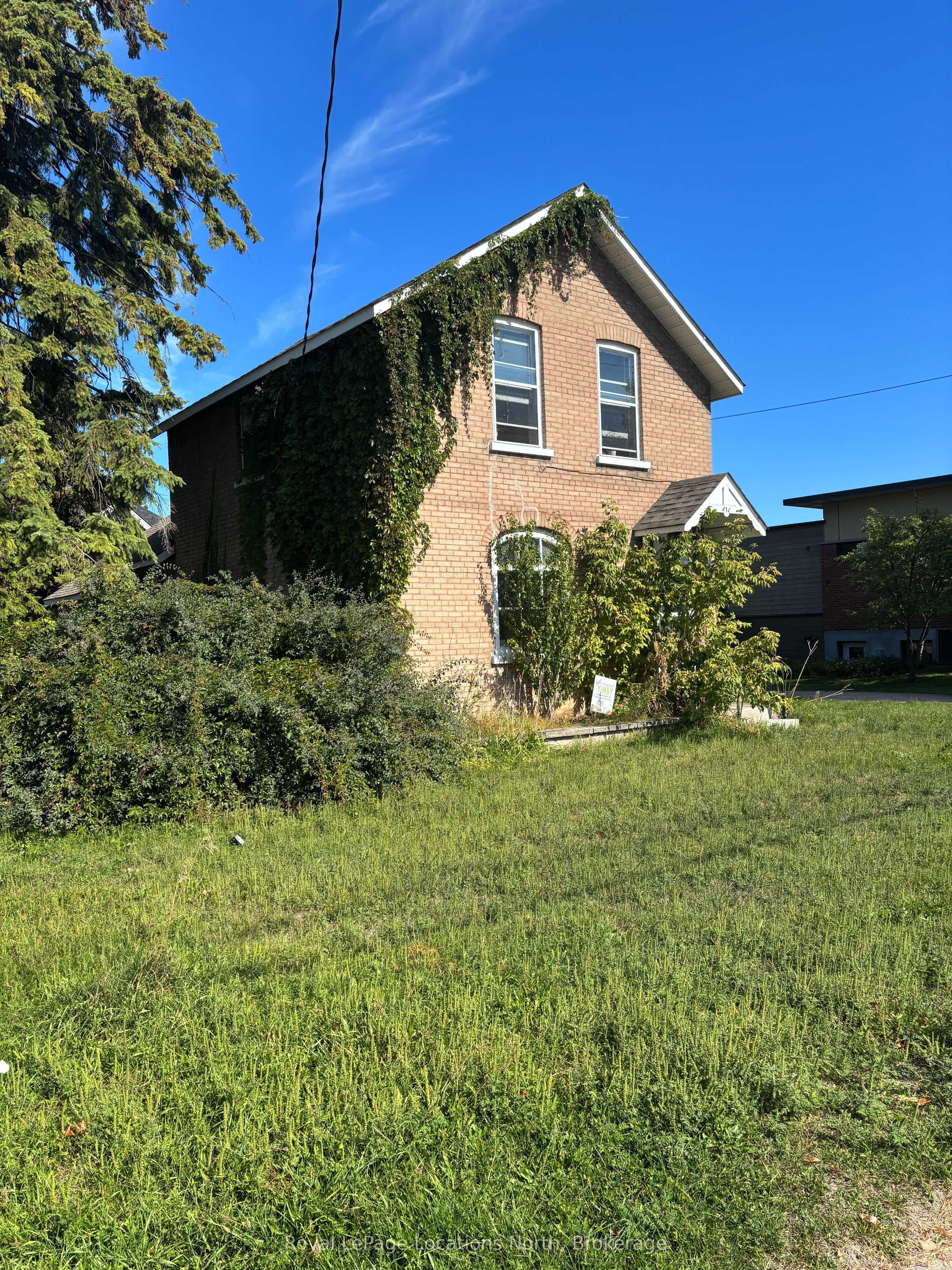317 Hume Street, Collingwood, ON L9Y 1W4 photo 2