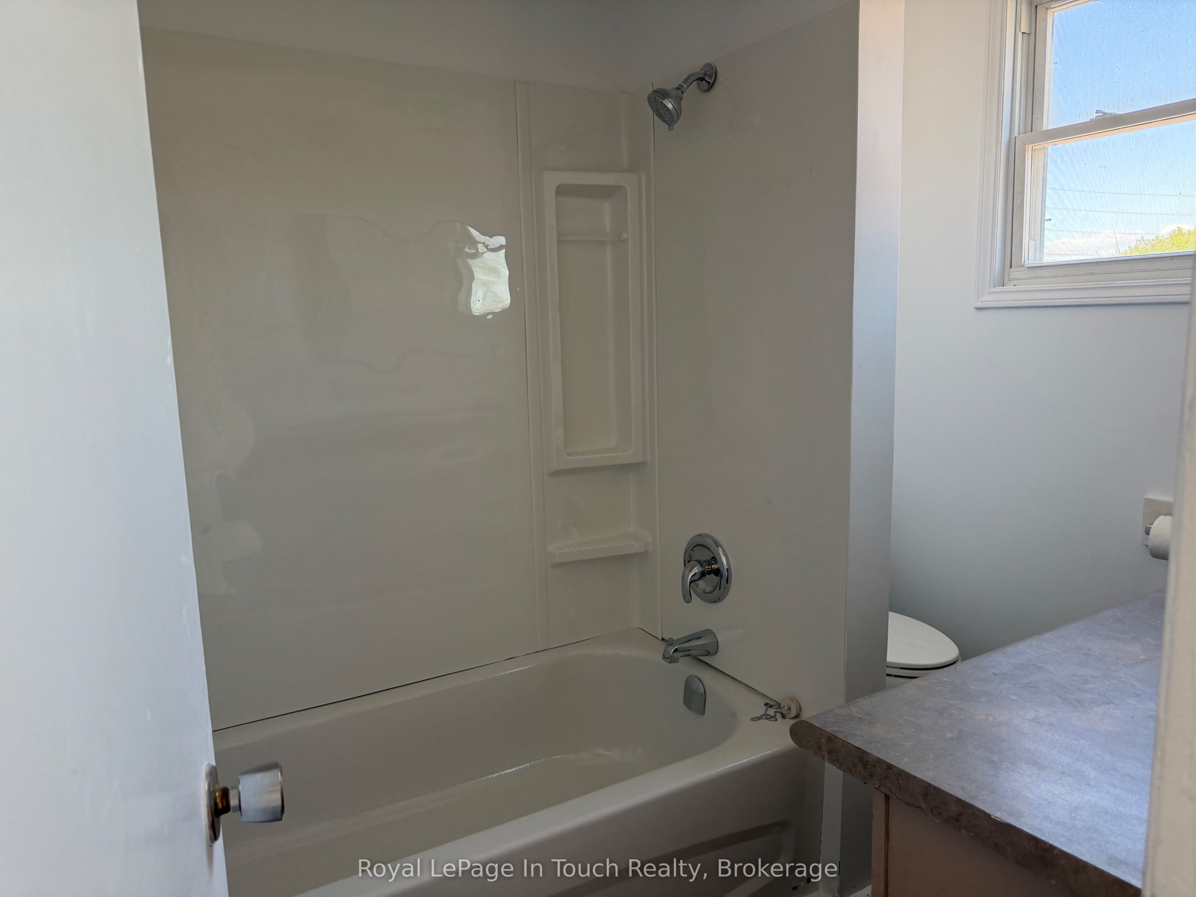 519 Yonge Street, Midland, ON L4R 2C6 photo 3