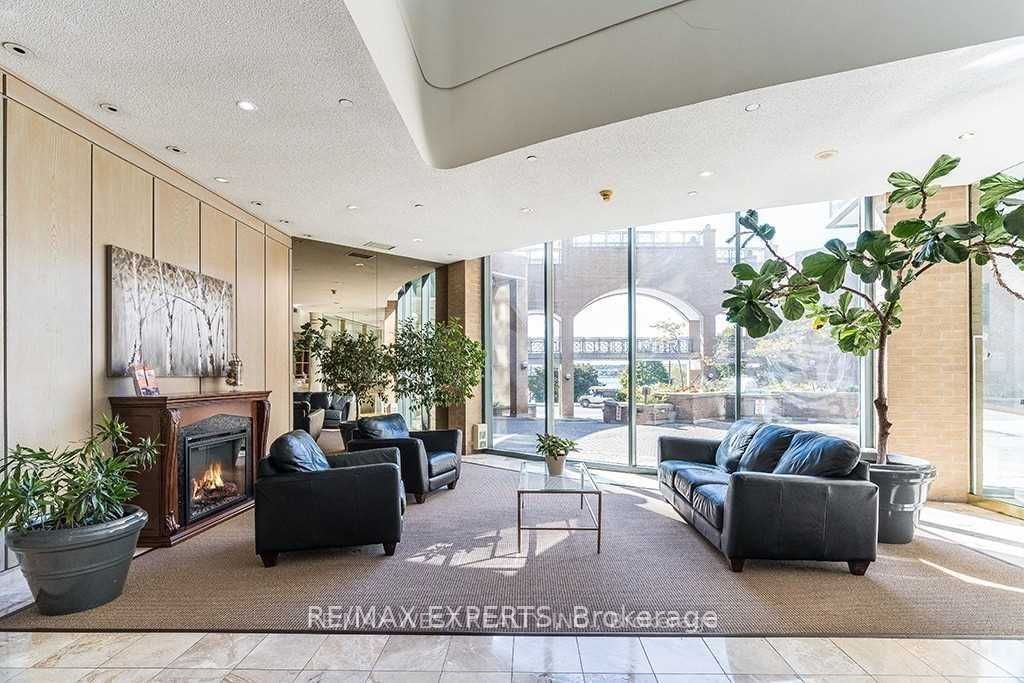 150 Dunlop Street E 810, Barrie, ON L4M 6H1 photo 3