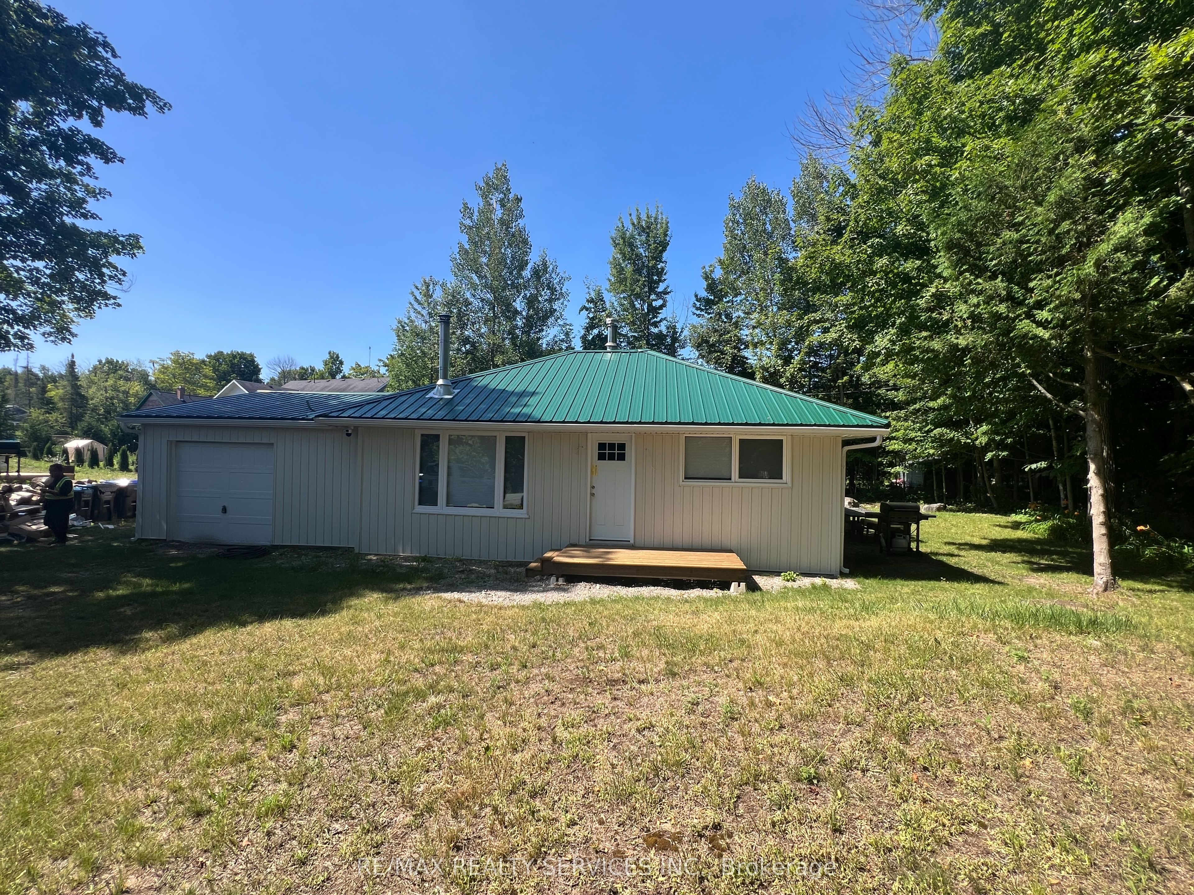 16 Couchiching Crescent, Tiny, ON L9M 0C6 photo 2