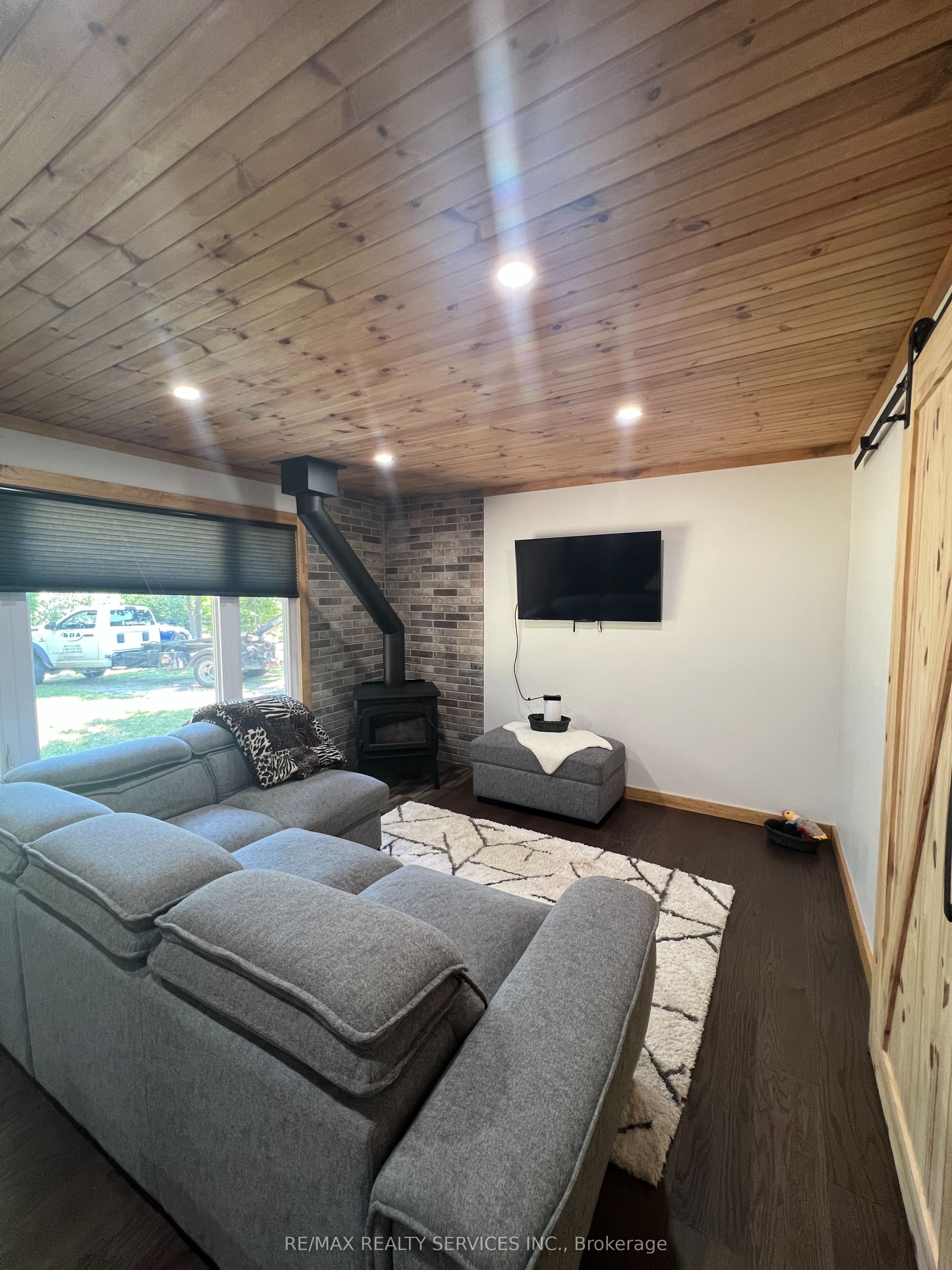16 Couchiching Crescent, Tiny, ON L9M 0C6 photo 4