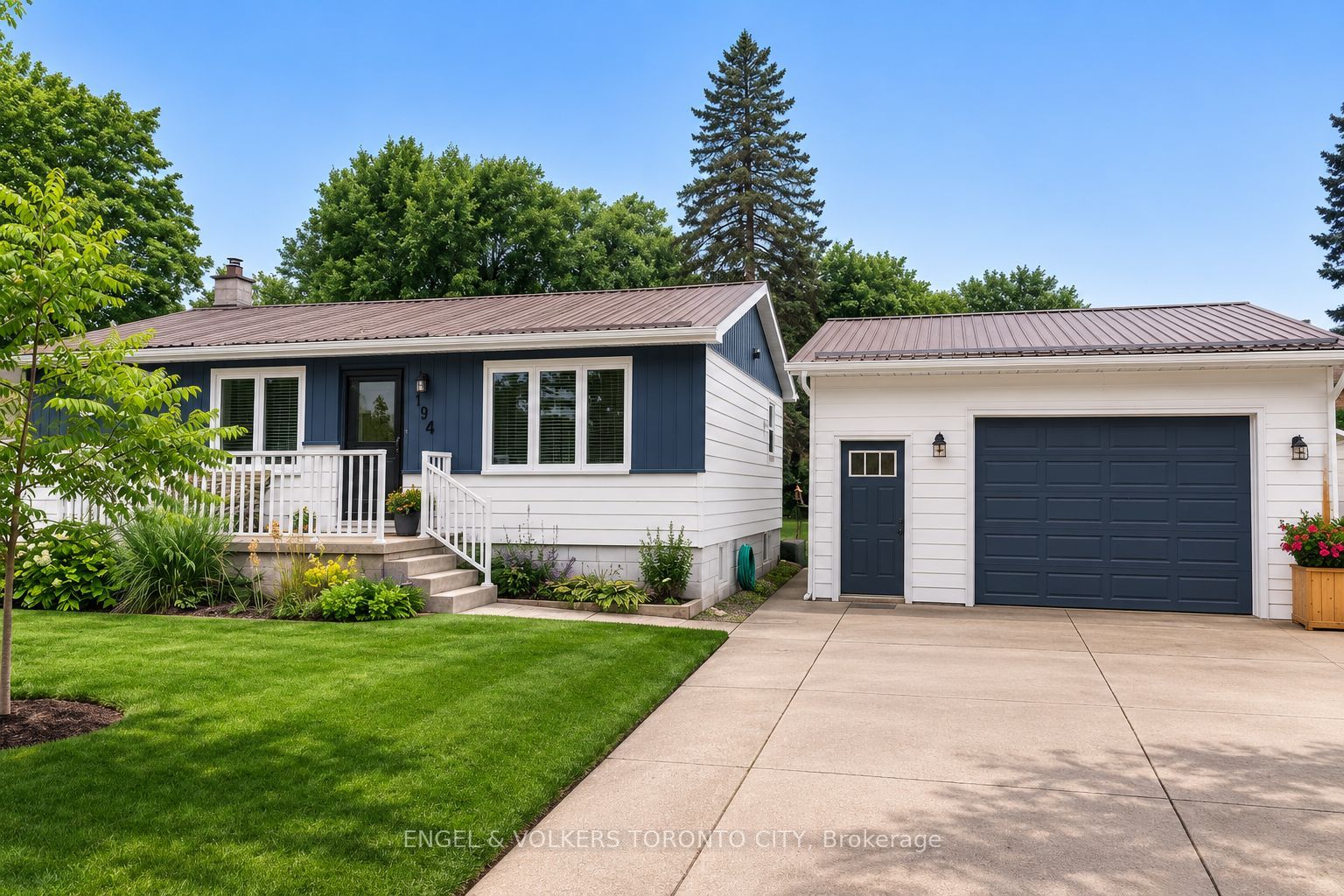 194 Library Street, Clearview, ON L0M 1G0 photo 2