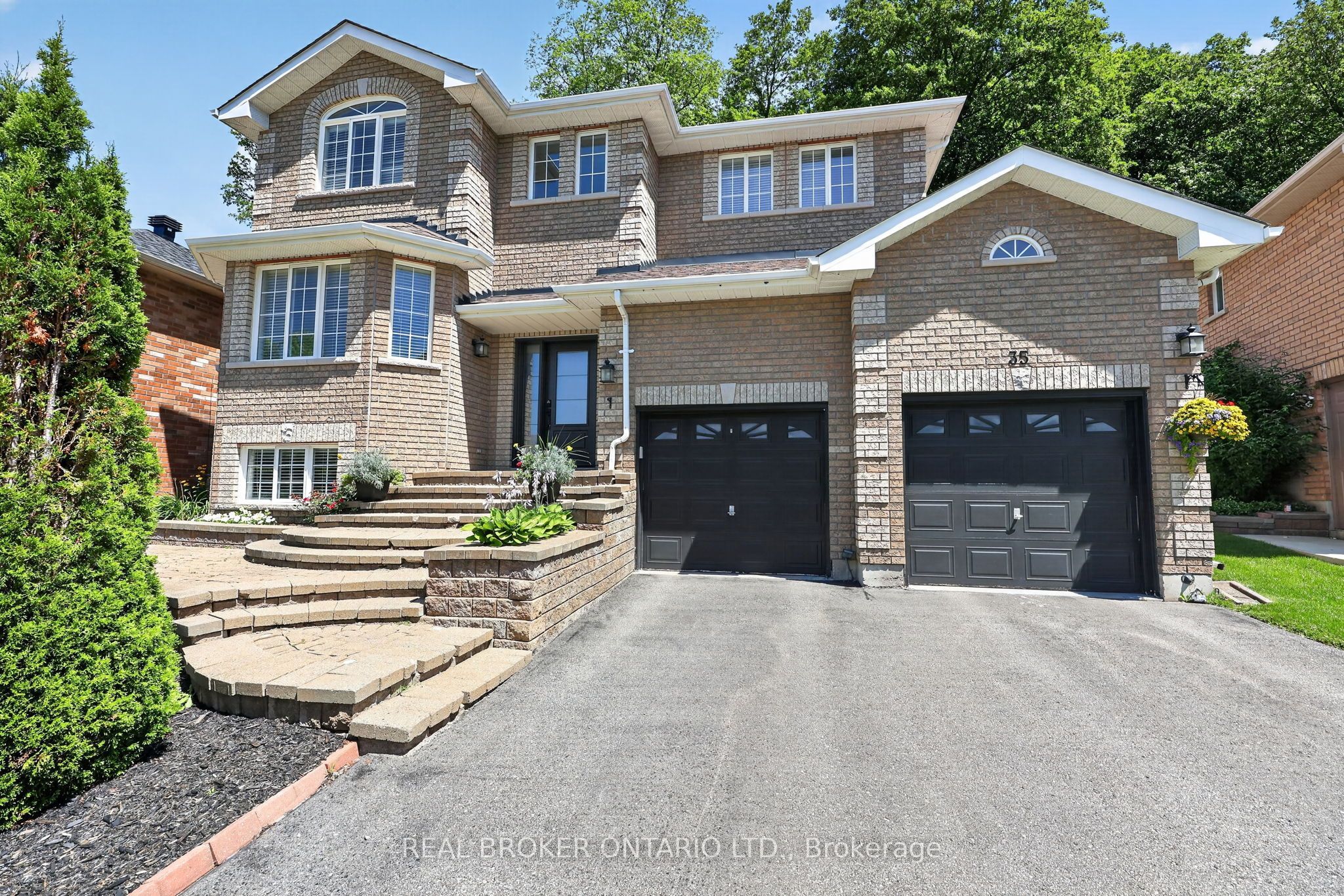 35 Bloom Crescent, Barrie, ON L4N 0S8 photo 2