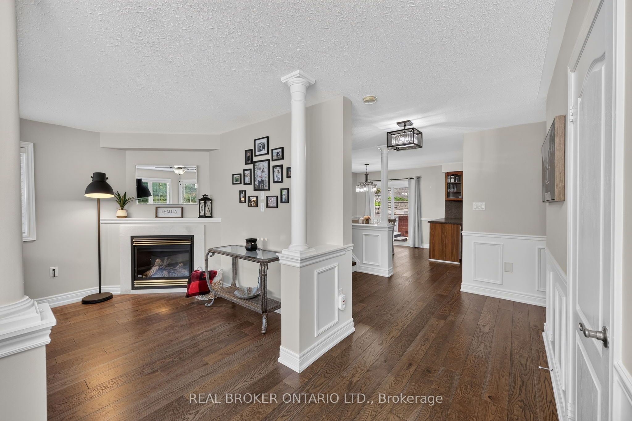 35 Bloom Crescent, Barrie, ON L4N 0S8 photo 3