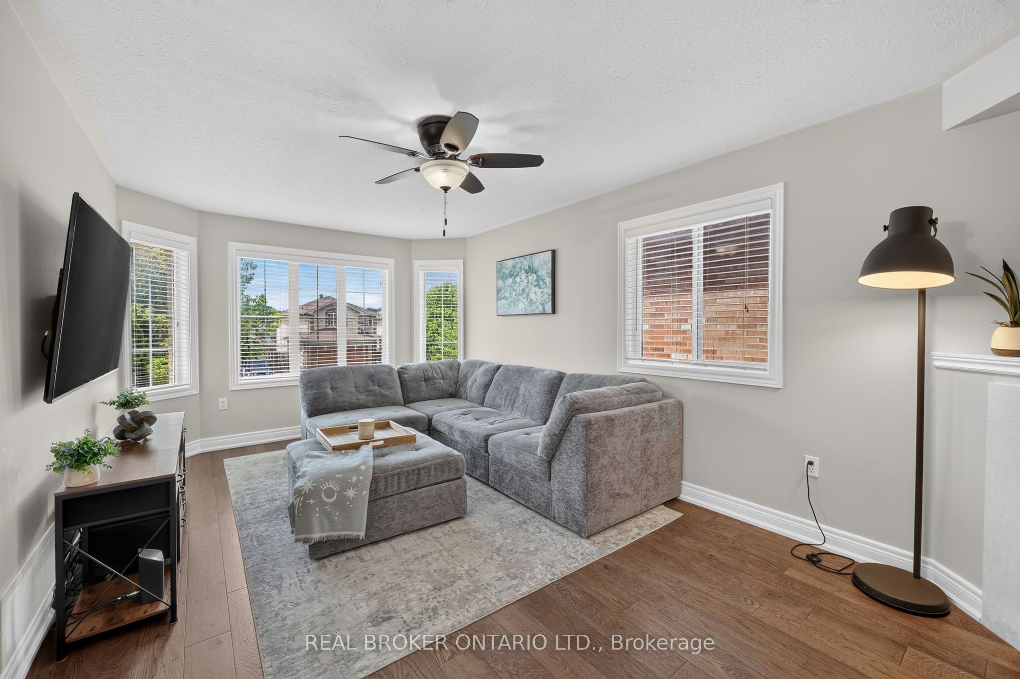 35 Bloom Crescent, Barrie, ON L4N 0S8 photo 4
