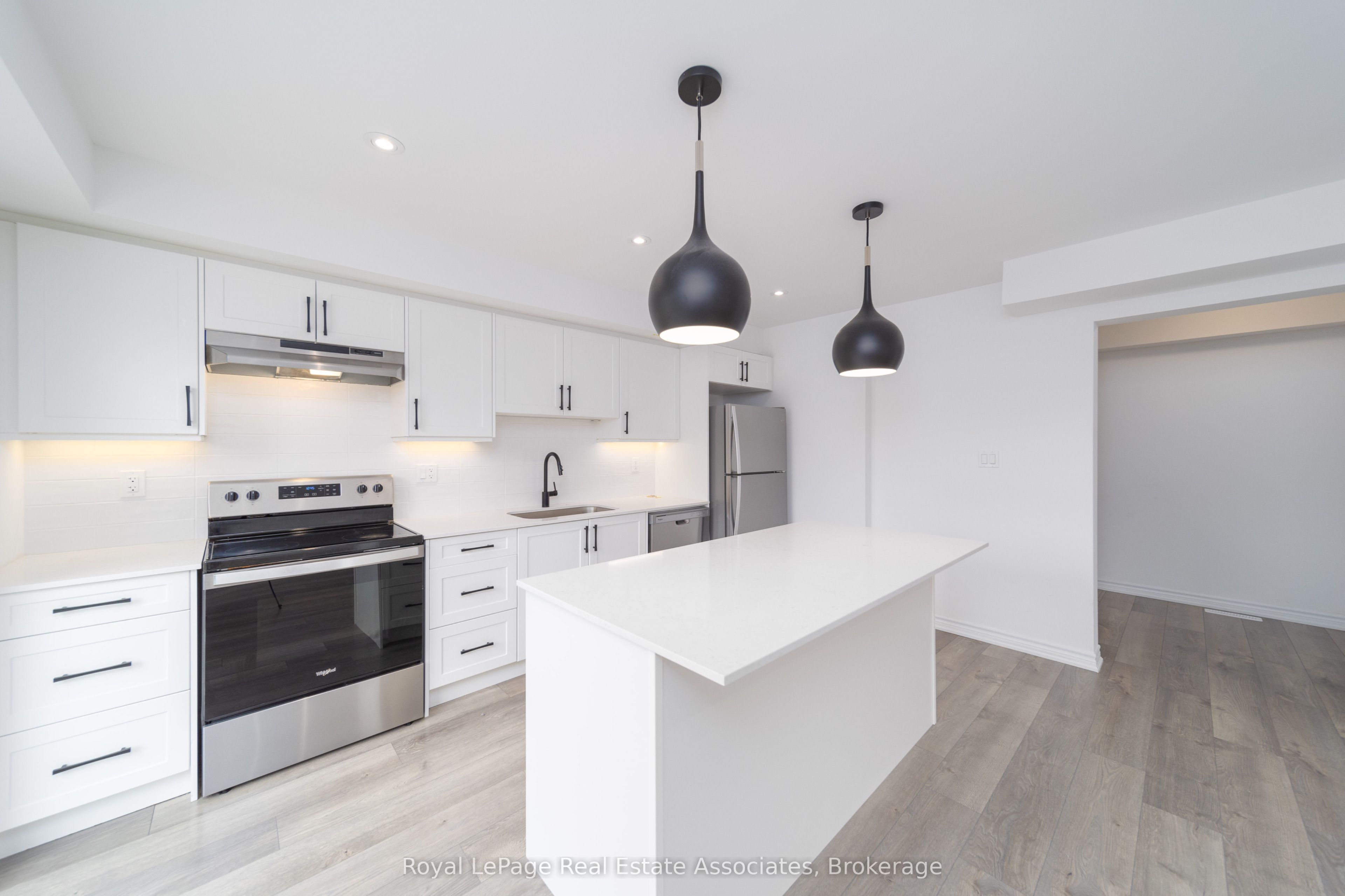 12 Hay Lane, Barrie, ON L9J 0V5 photo 3