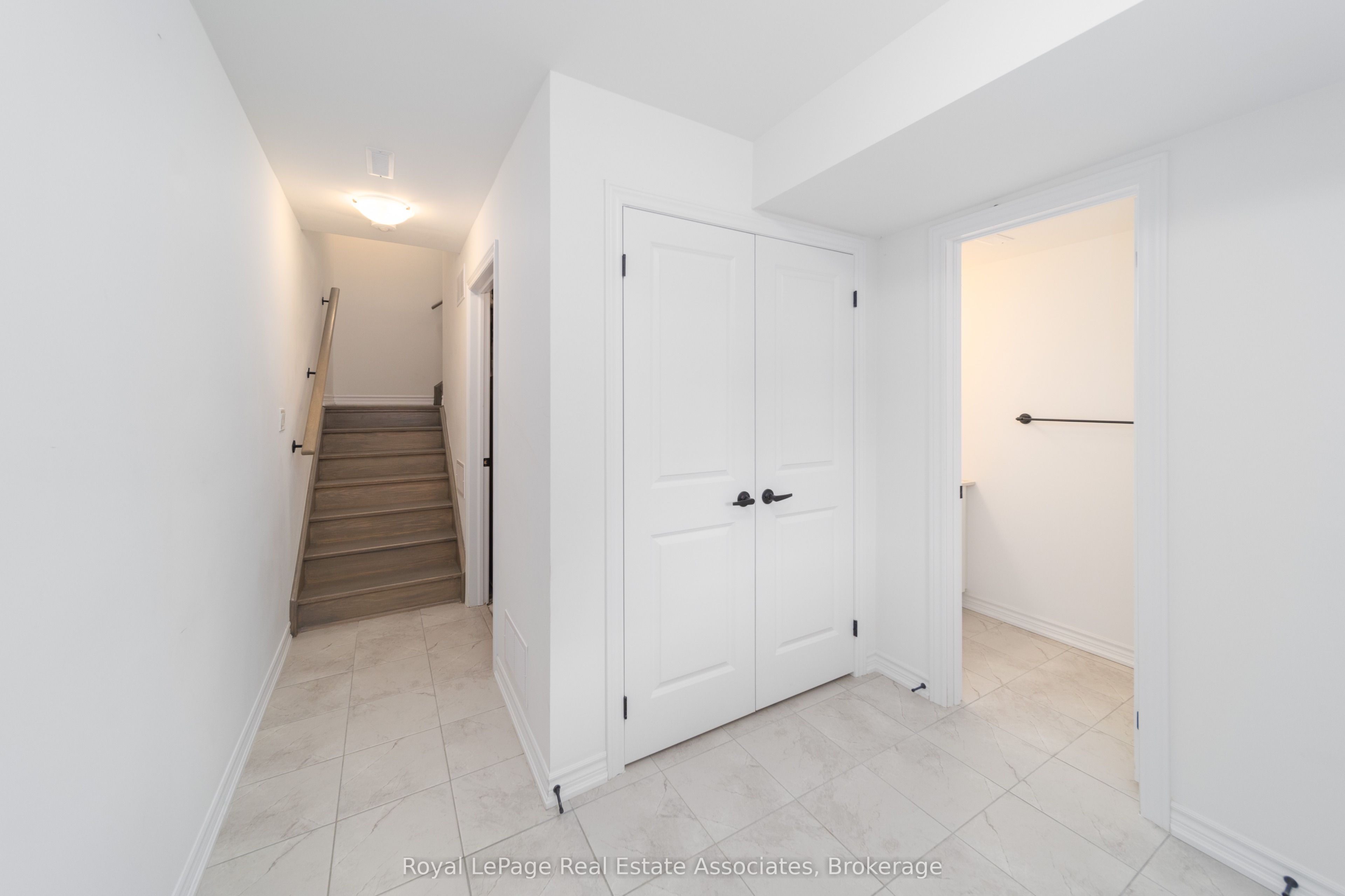 12 Hay Lane, Barrie, ON L9J 0V5 photo 4