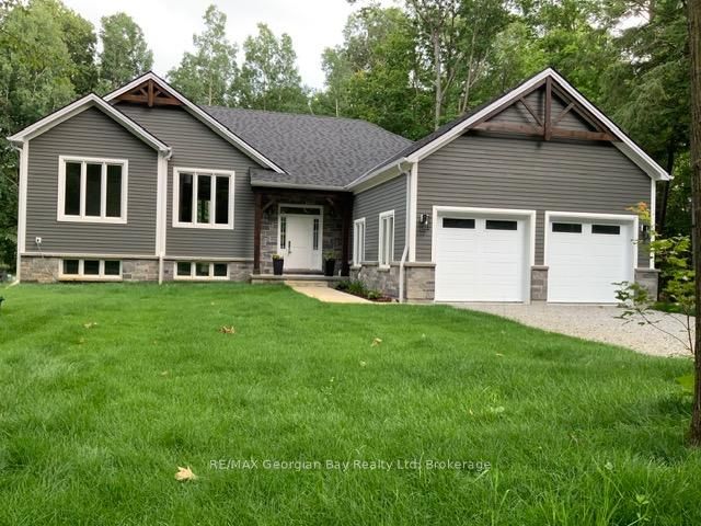 5 Oakwood Avenue S, Tiny, ON L9M 0J2
