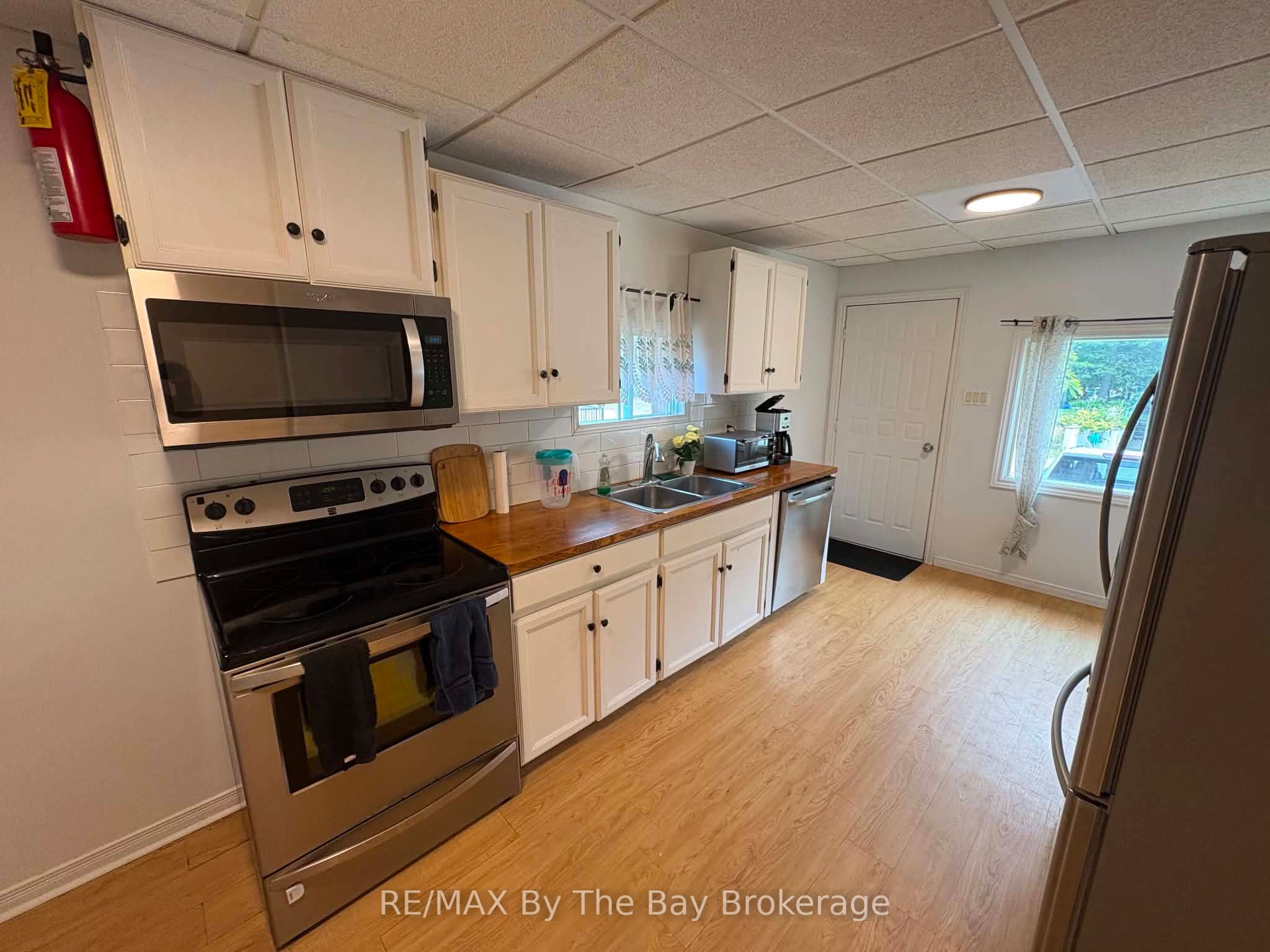 240 SHORE Lane, Wasaga Beach, ON L9Z 2J1 photo 4