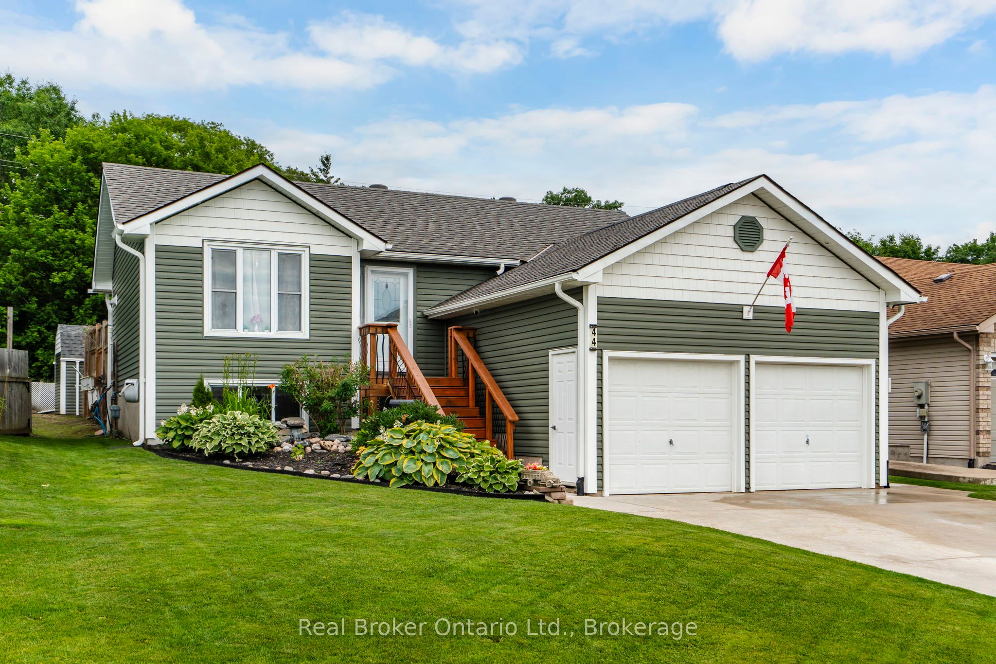 44 Byrnes Crescent, Penetanguishene, ON L9M 1V9 photo 2